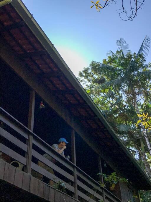 Casa de campo com cachoeira no quintal