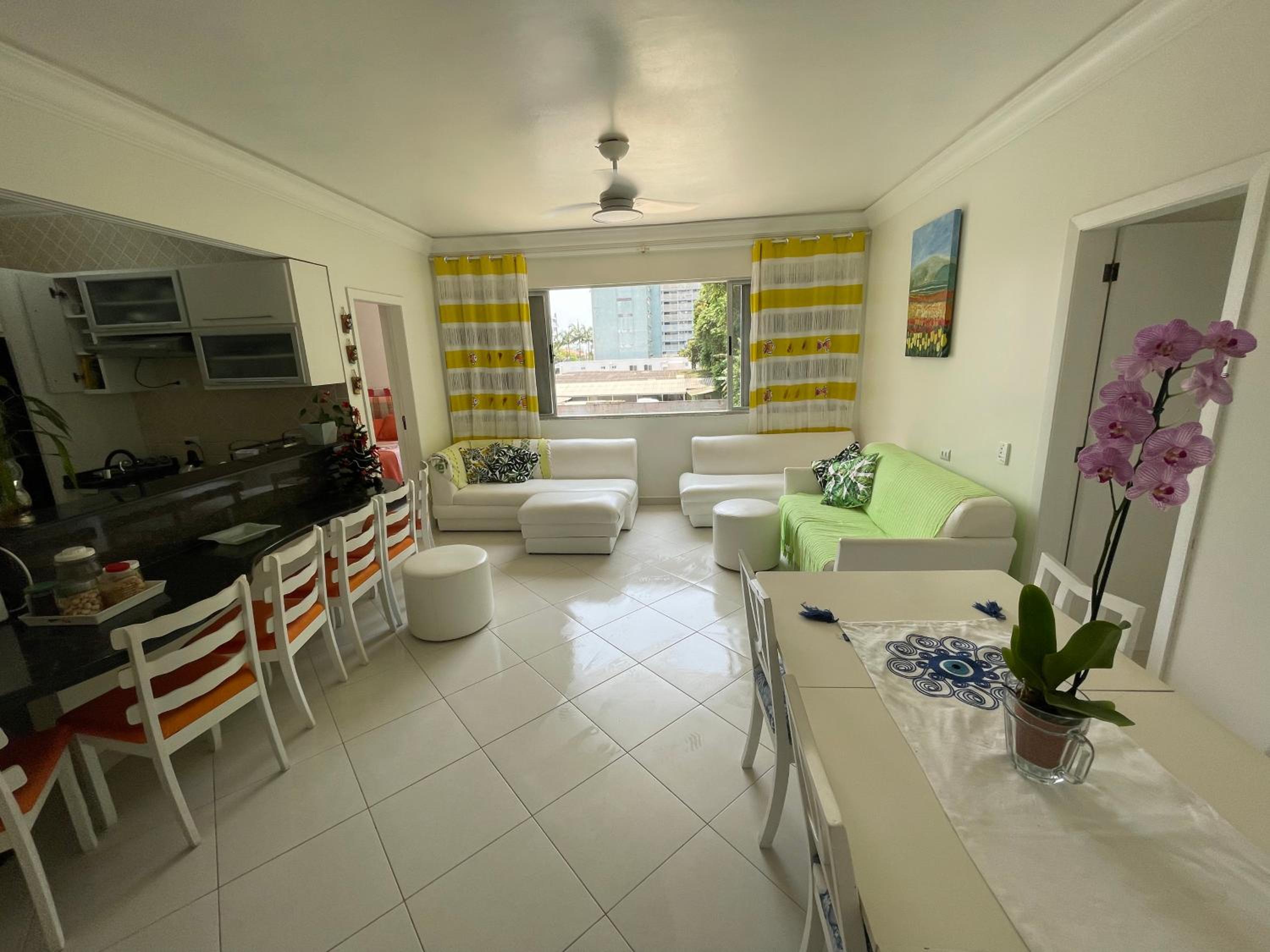 Apartamento Maré Mansa a 30 metros da praia Mansa em Caiobá com Wifi