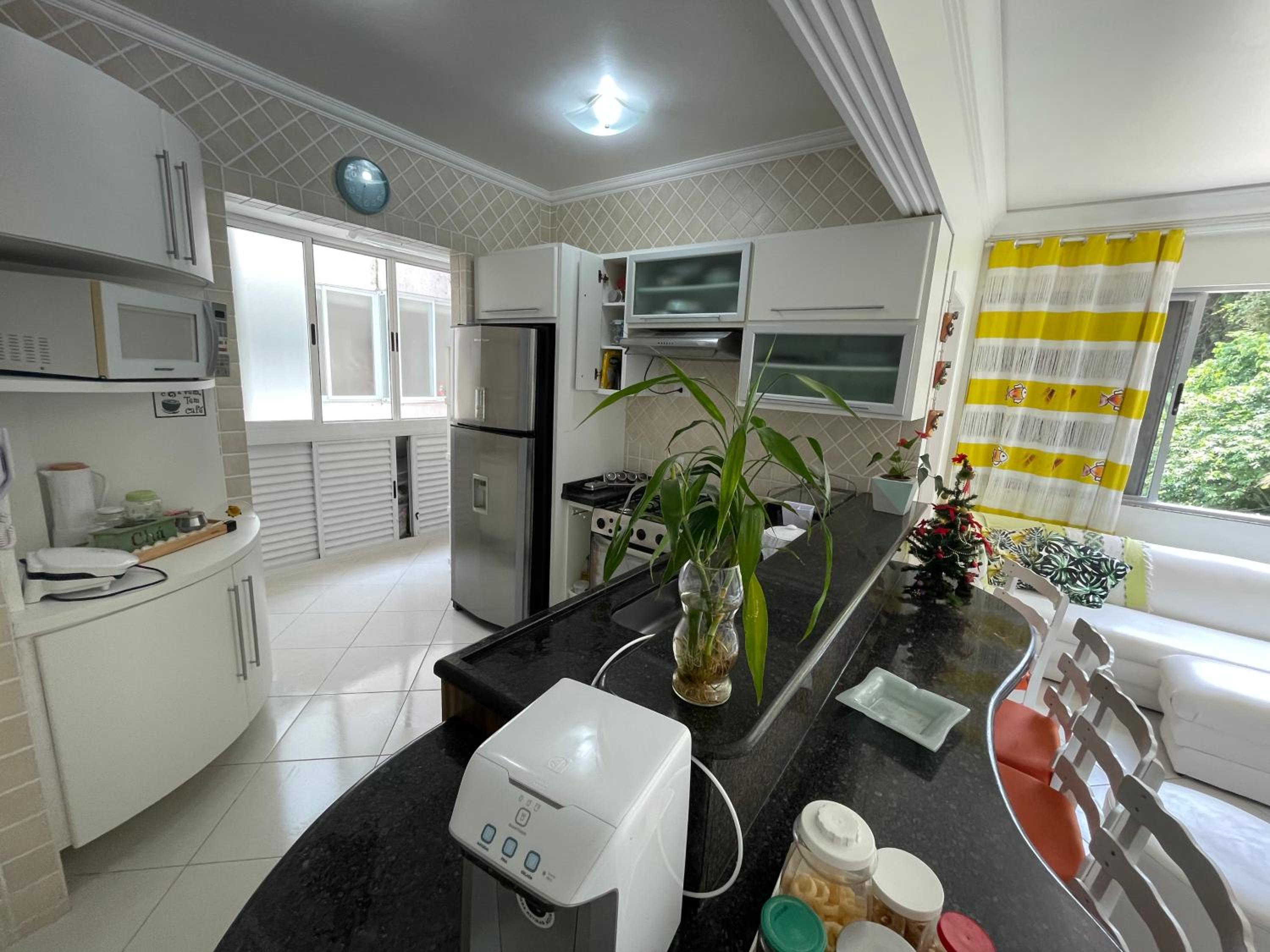 Apartamento Maré Mansa a 30 metros da praia Mansa em Caiobá com Wifi