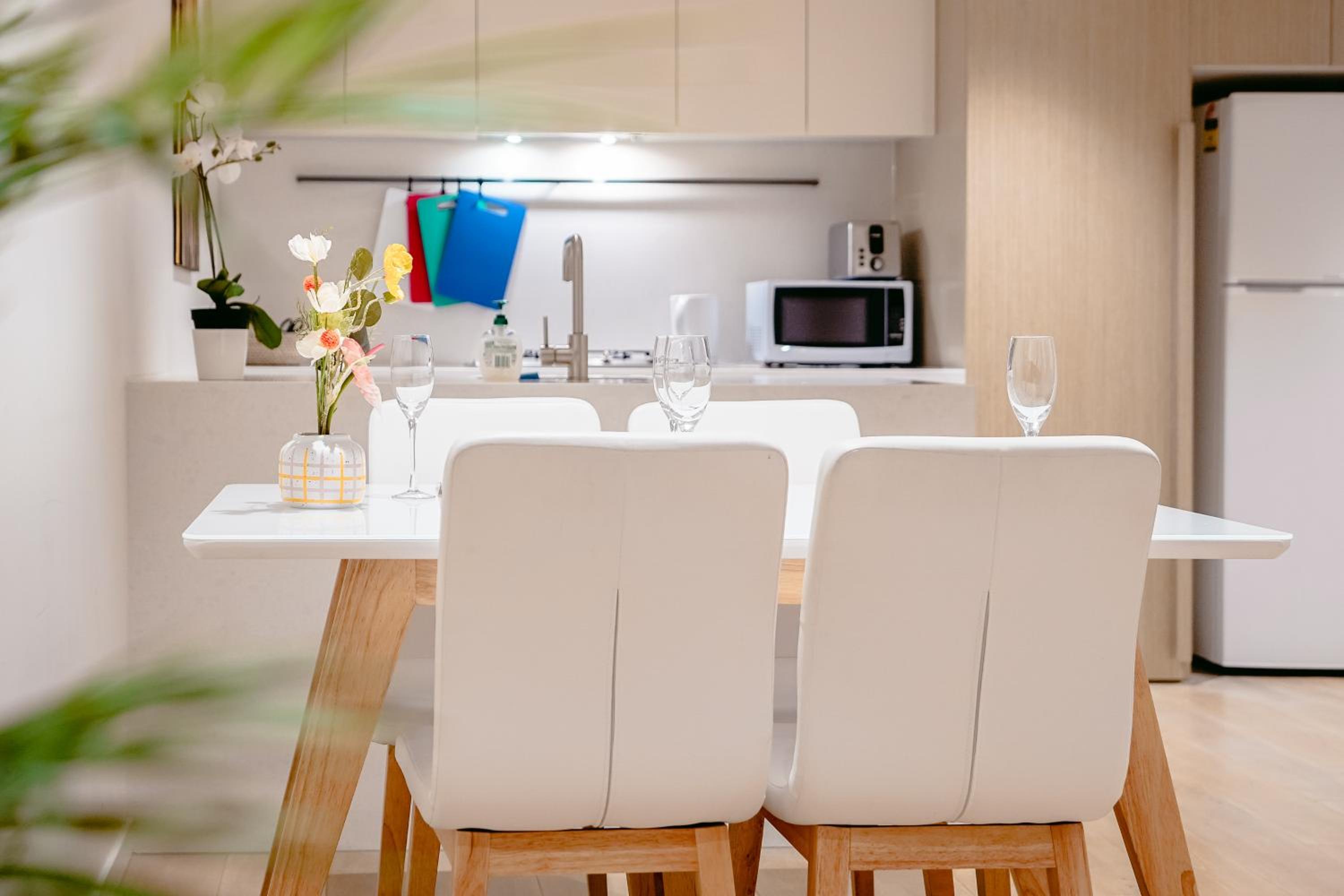 St Kilda Road 2 Bedrooms Apartment * swimming Pool