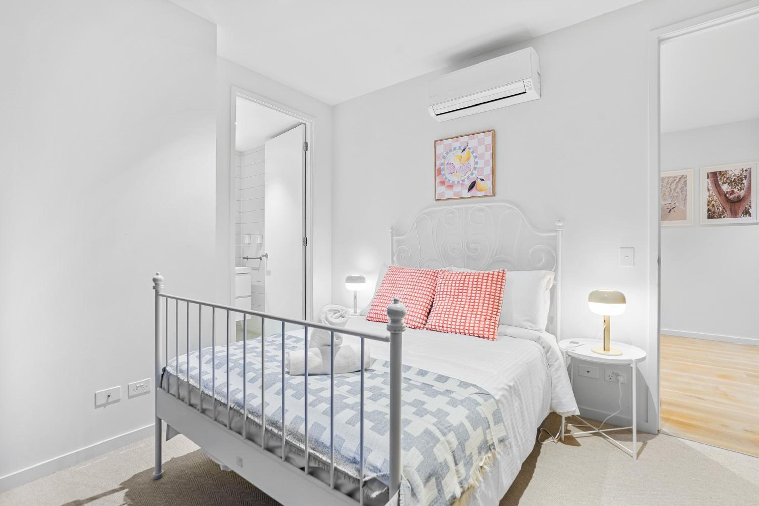 St Kilda Road 2 Bedrooms Apartment * swimming Pool