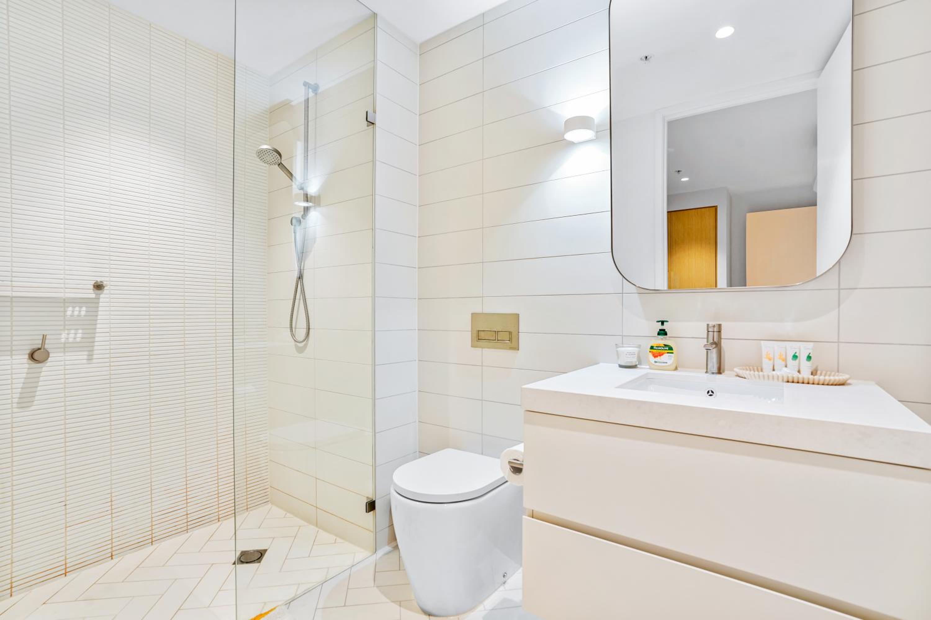 St Kilda Road 2 Bedrooms Apartment * swimming Pool