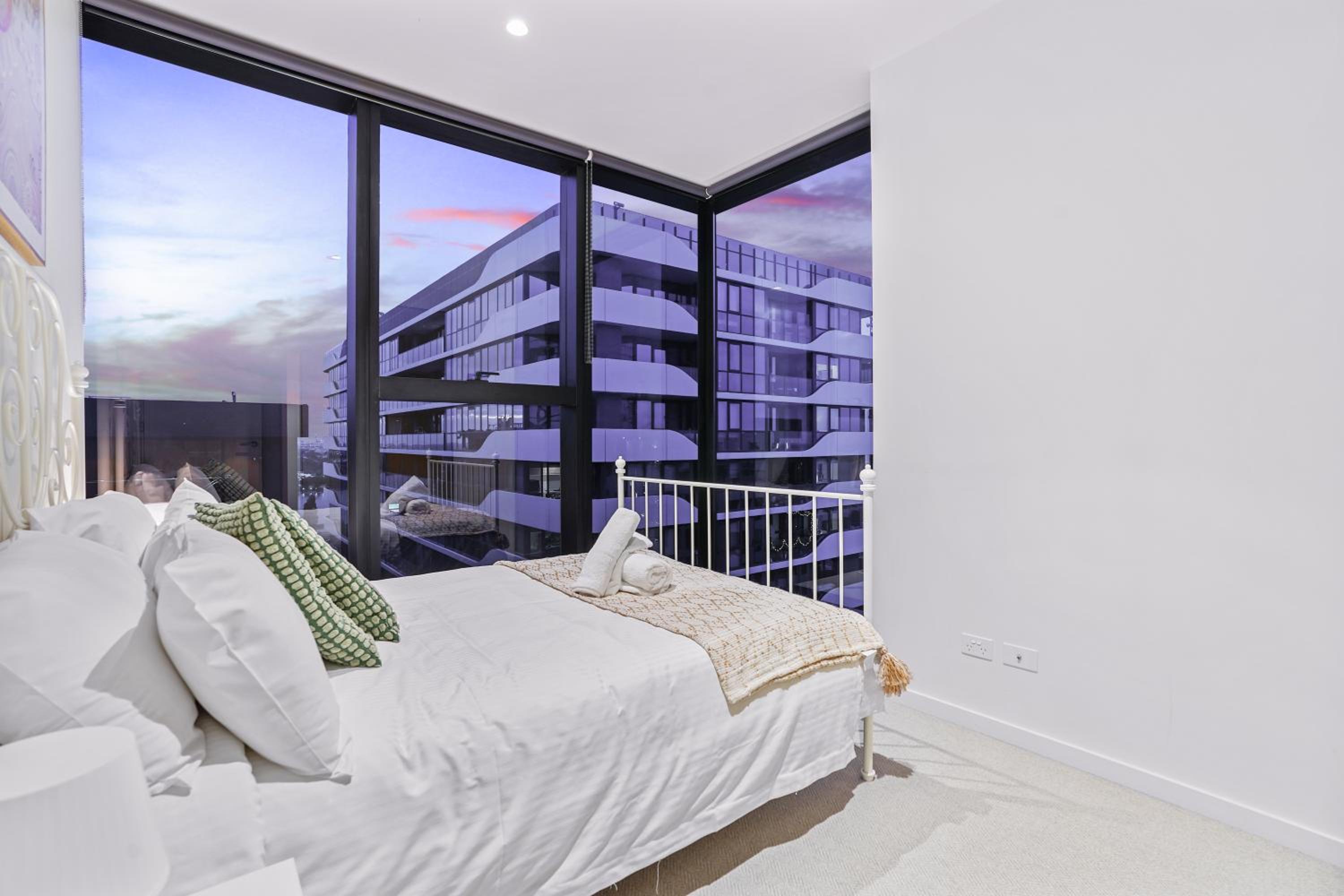 St Kilda Road 2 Bedrooms Apartment * swimming Pool