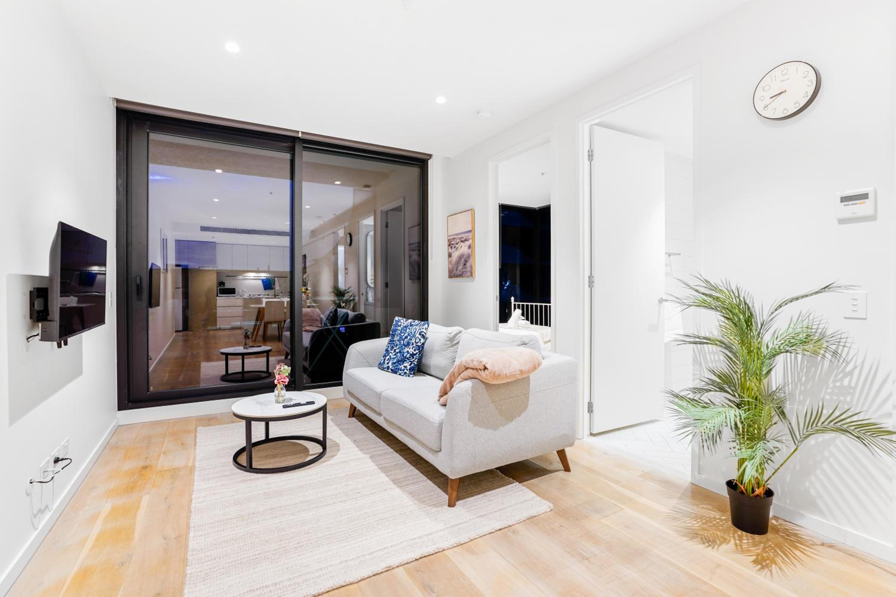 St Kilda Road 2 Bedrooms Apartment * swimming Pool