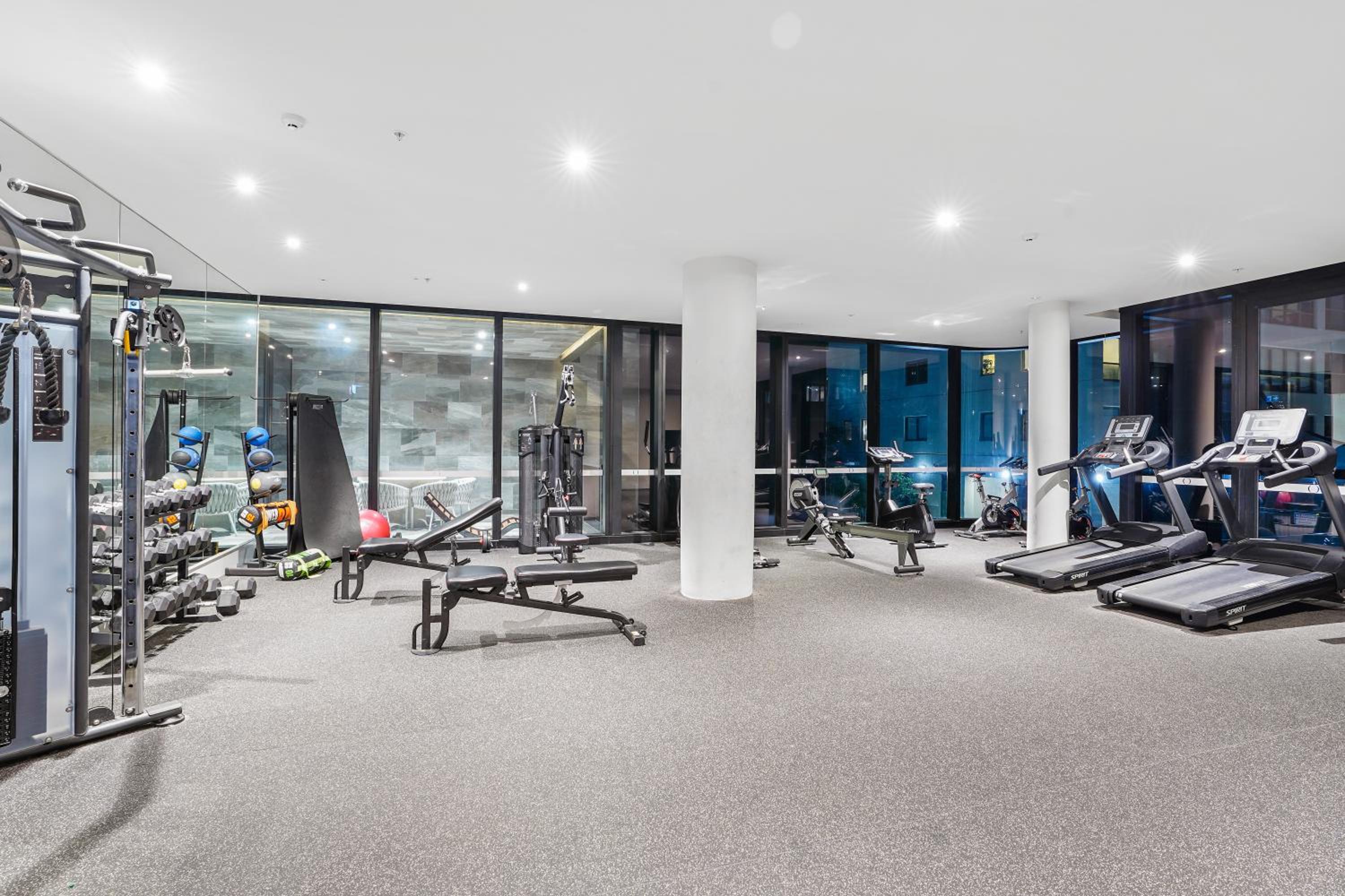 St Kilda Road 2 Bedrooms Apartment * swimming Pool