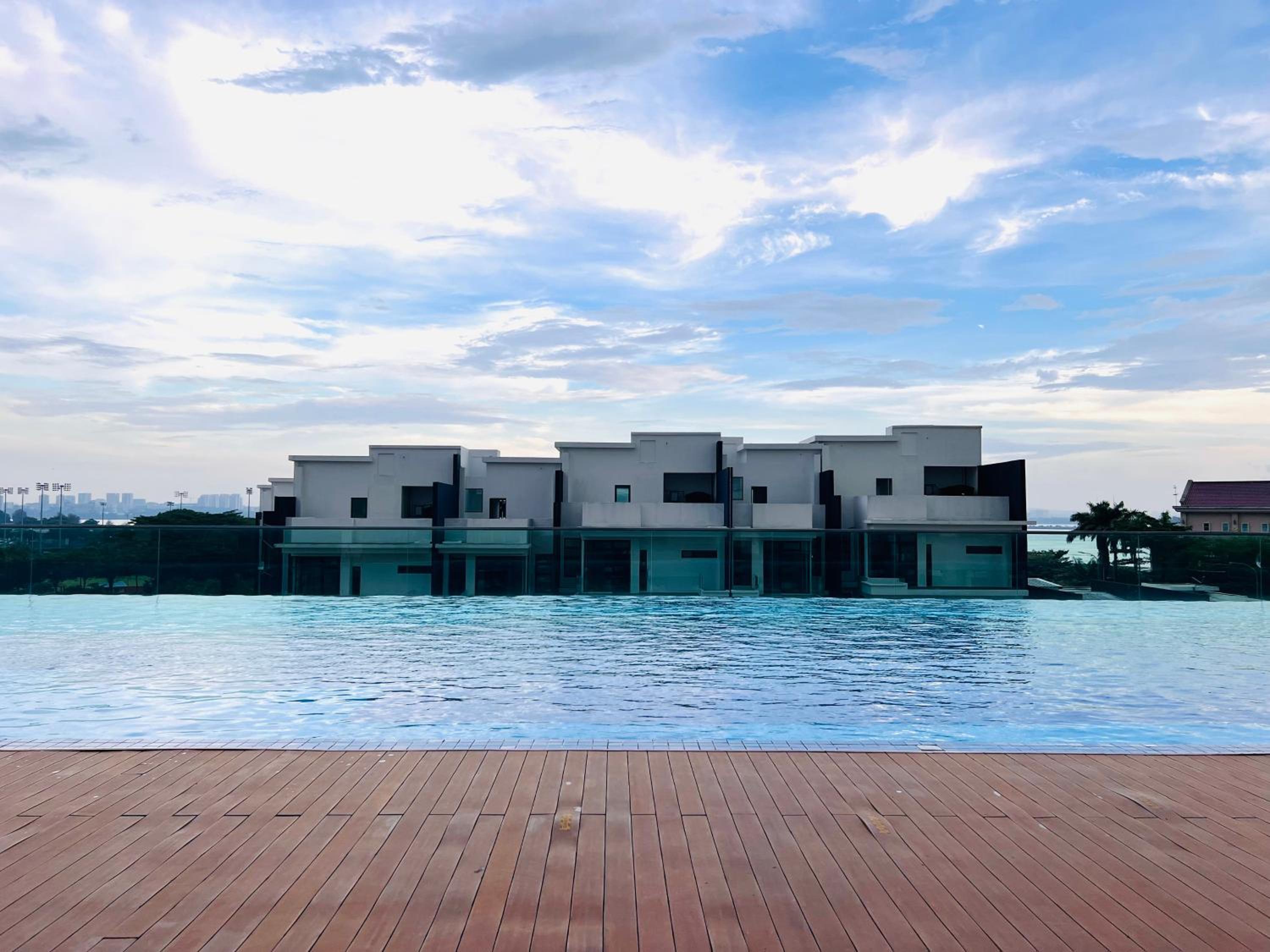 Paragon Residence 2BR4pax Sleek Stay nr CIQ Midvalley by Our Stay