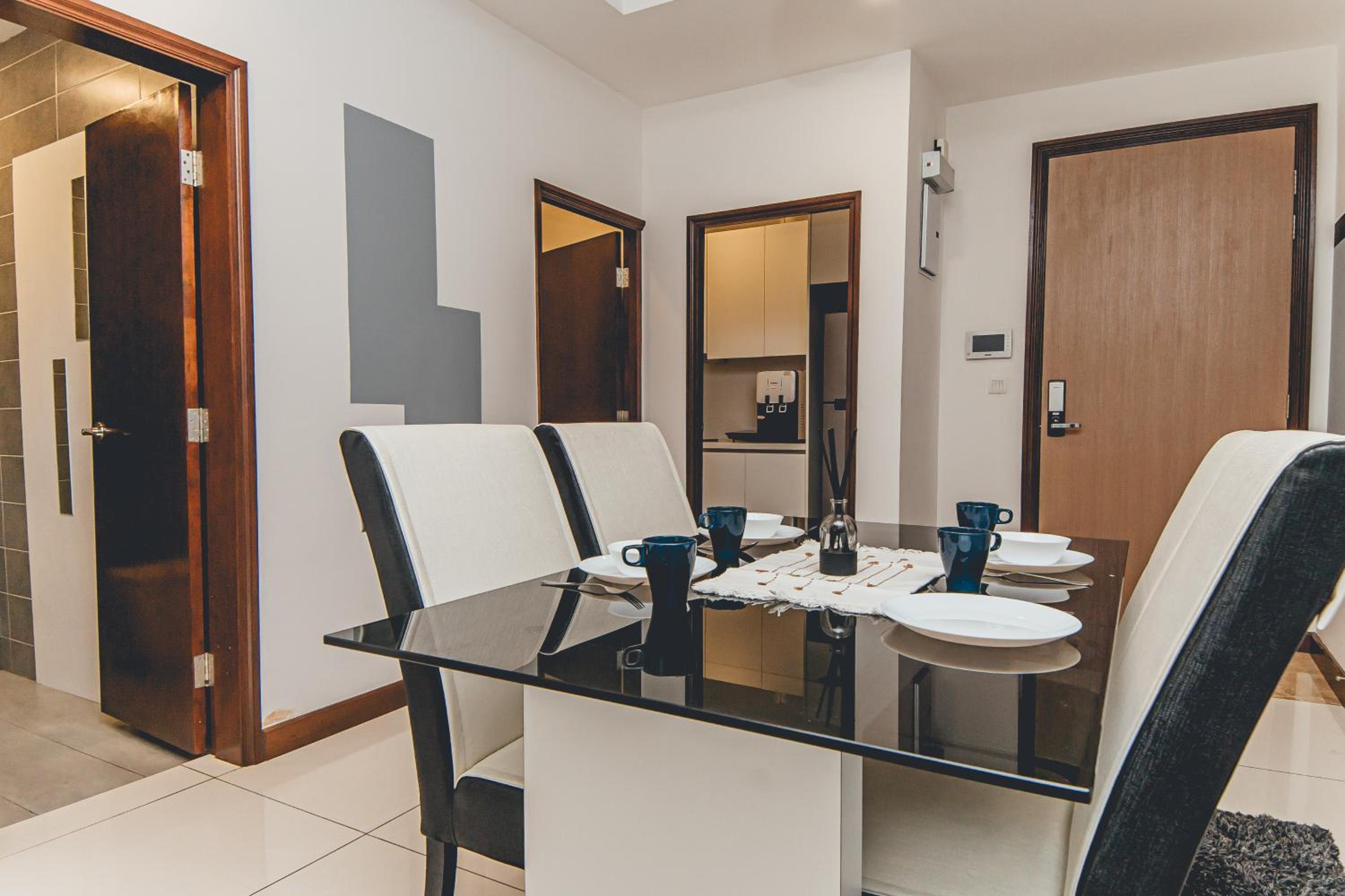 Paragon Residence 2BR4pax Sleek Stay nr CIQ Midvalley by Our Stay