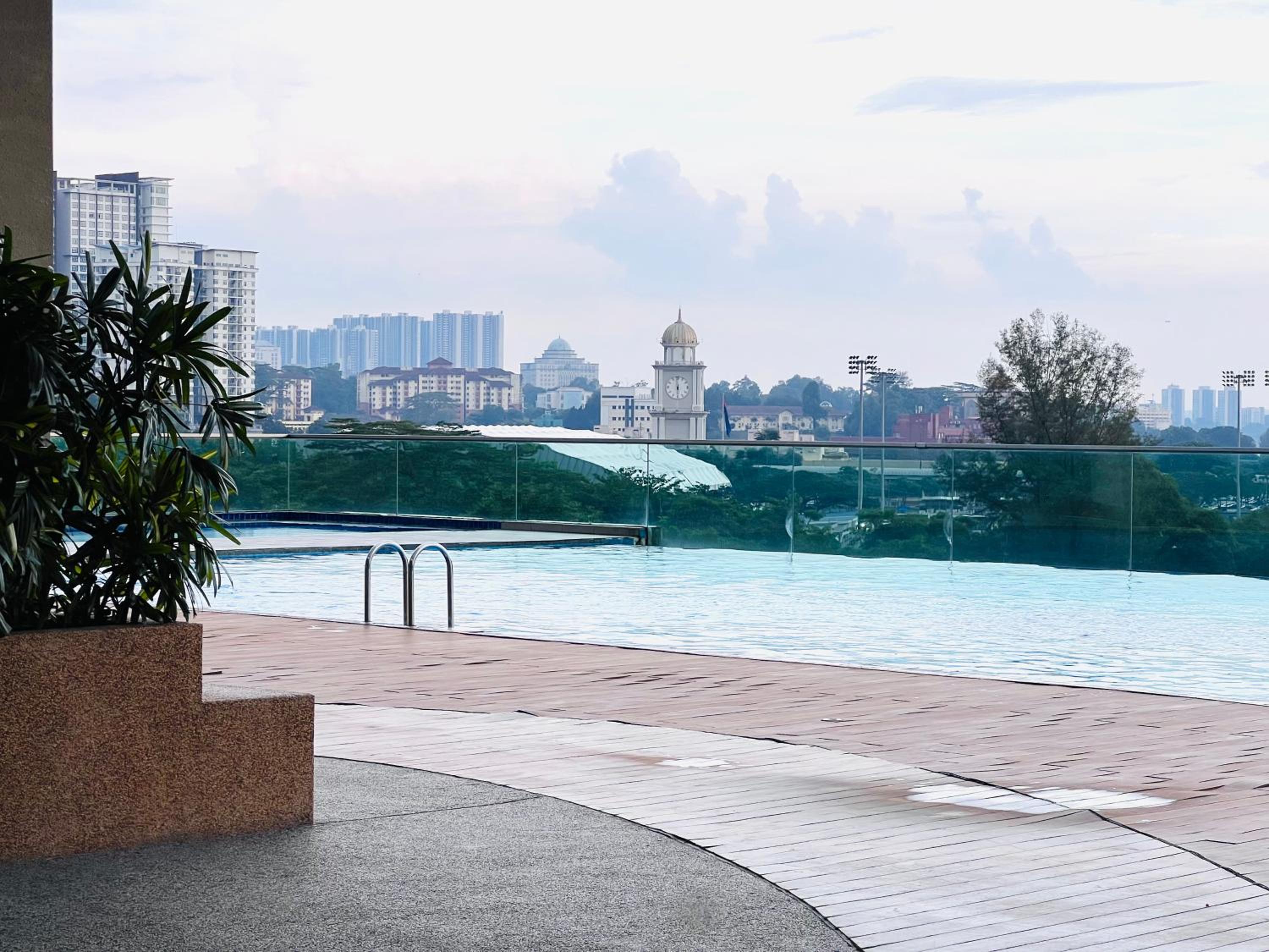 Paragon Residence 2BR4pax Sleek Stay nr CIQ Midvalley by Our Stay