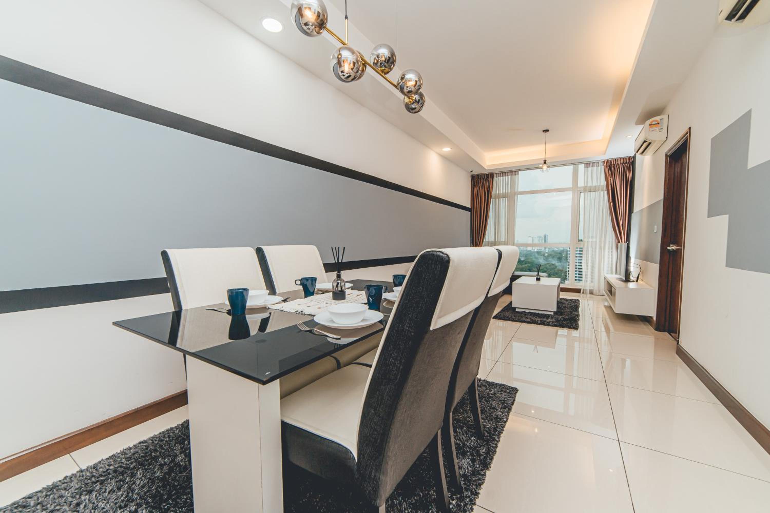Paragon Residence 2BR4pax Sleek Stay nr CIQ Midvalley by Our Stay