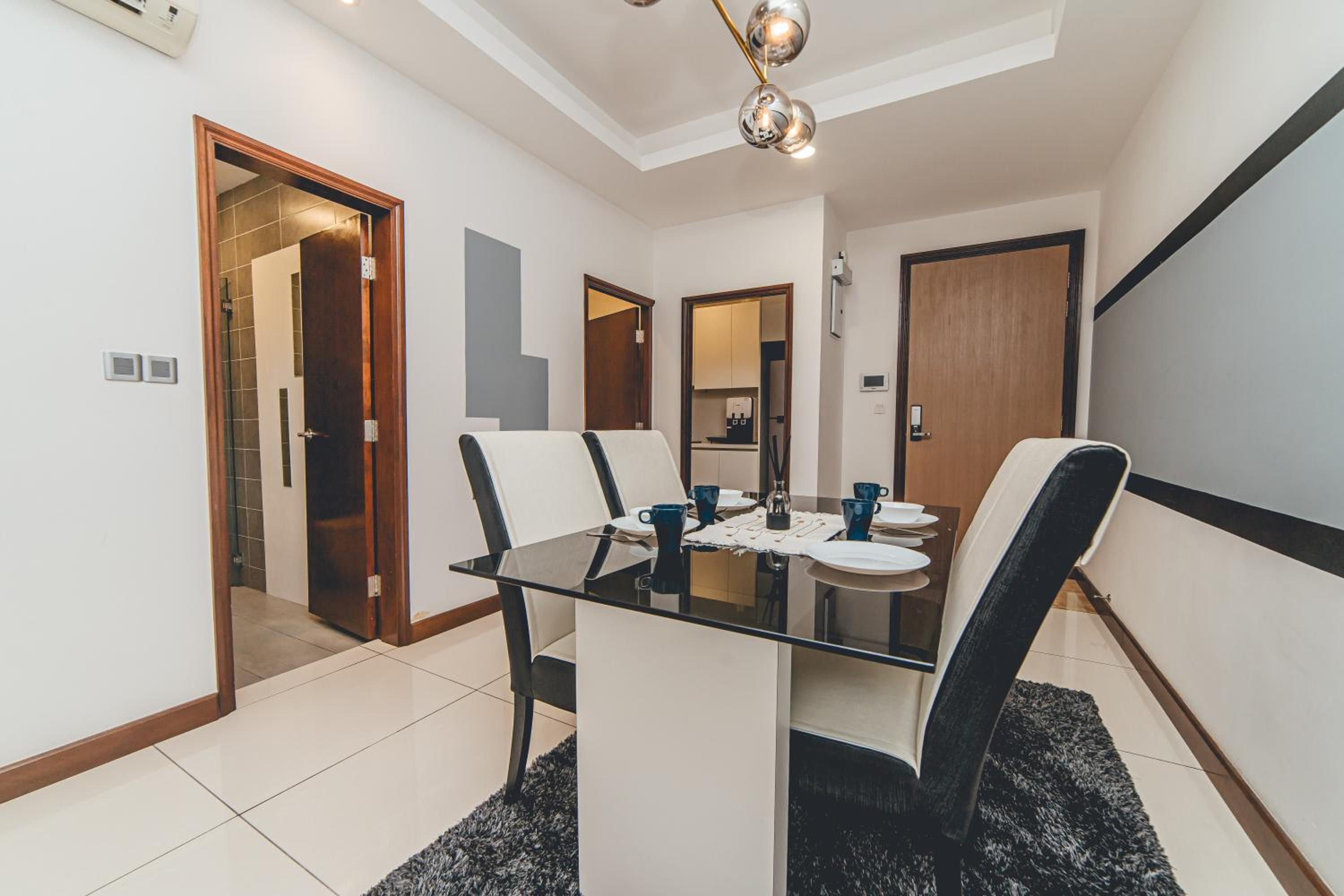 Paragon Residence 2BR4pax Sleek Stay nr CIQ Midvalley by Our Stay