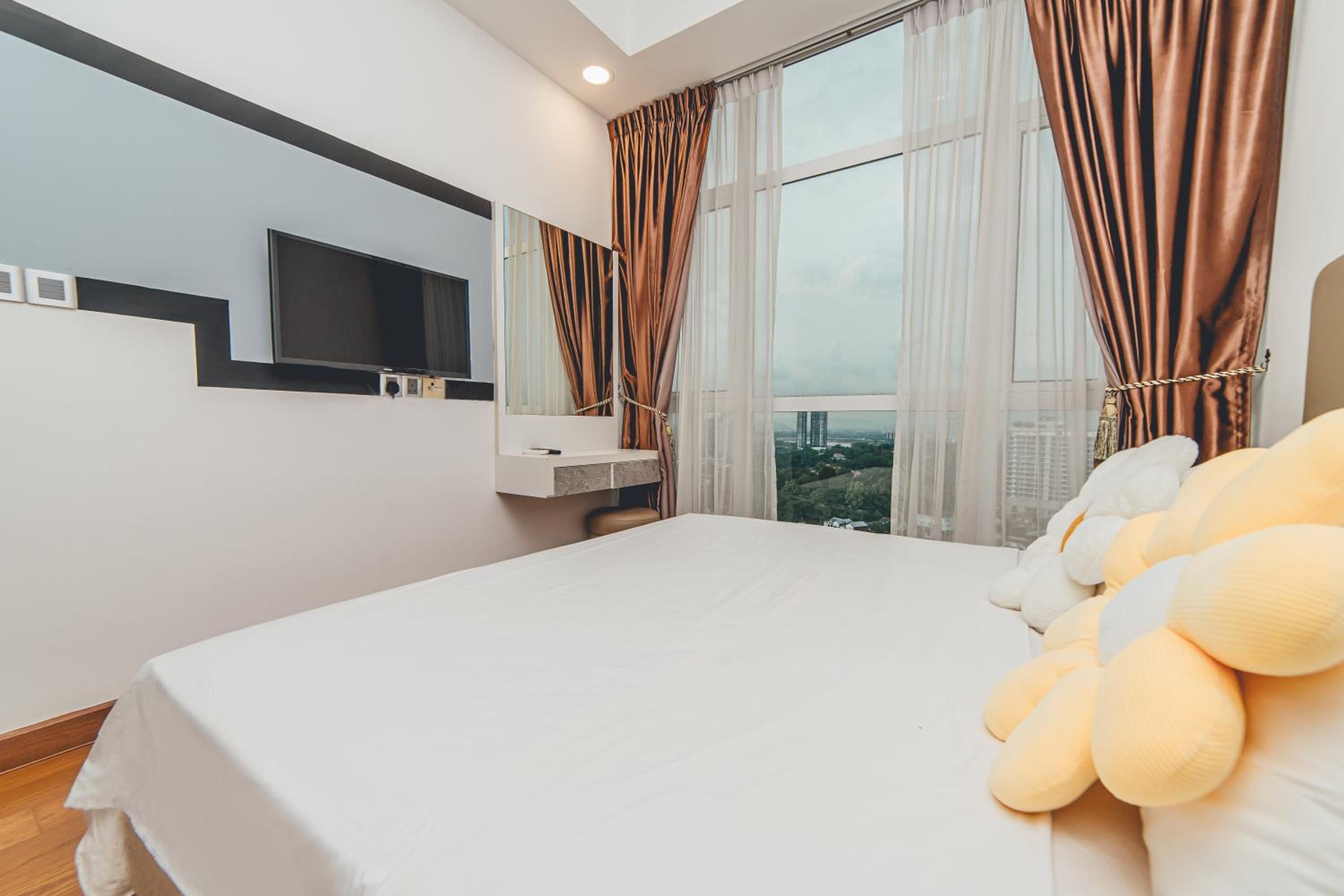 Paragon Residence 2BR4pax Sleek Stay nr CIQ Midvalley by Our Stay