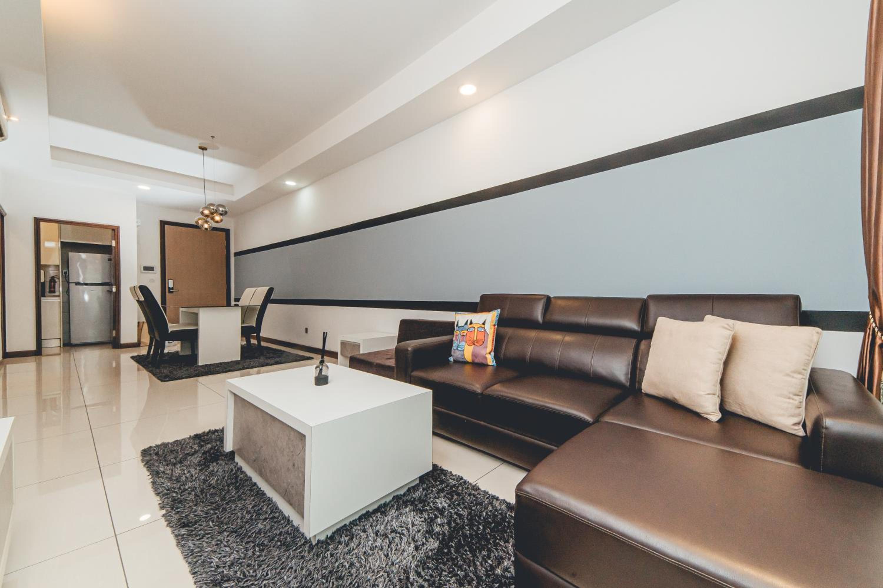 Paragon Residence 2BR4pax Sleek Stay nr CIQ Midvalley by Our Stay
