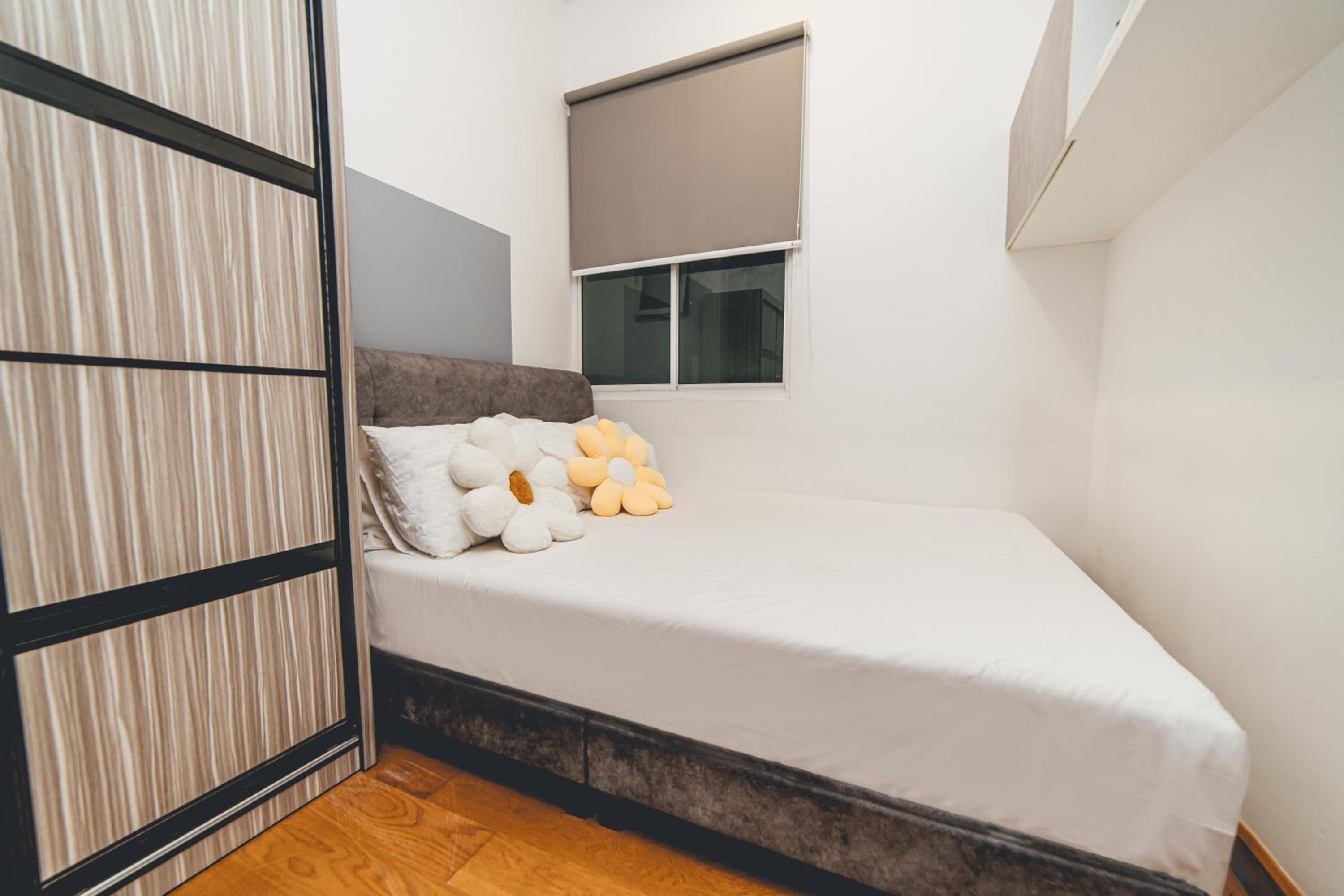 Paragon Residence 2BR4pax Sleek Stay nr CIQ Midvalley by Our Stay