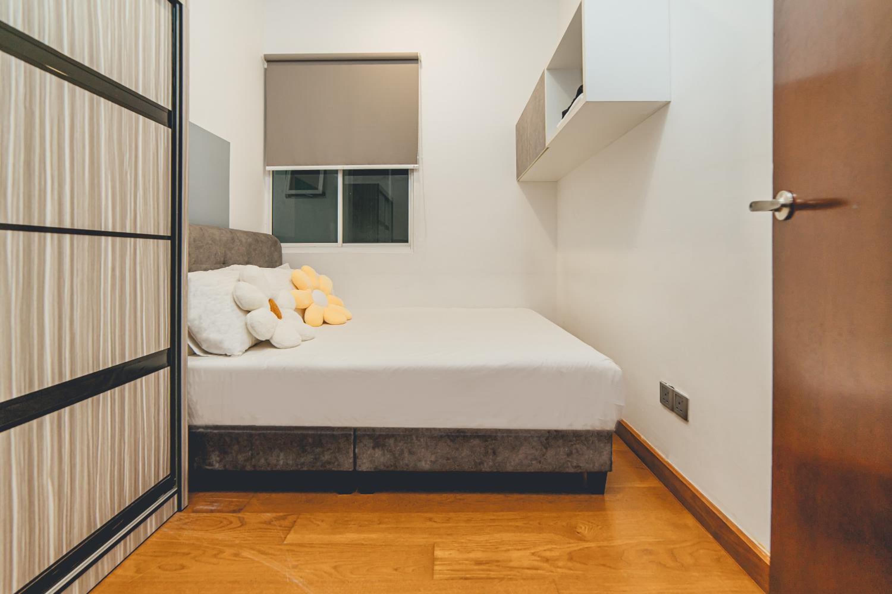 Paragon Residence 2BR4pax Sleek Stay nr CIQ Midvalley by Our Stay