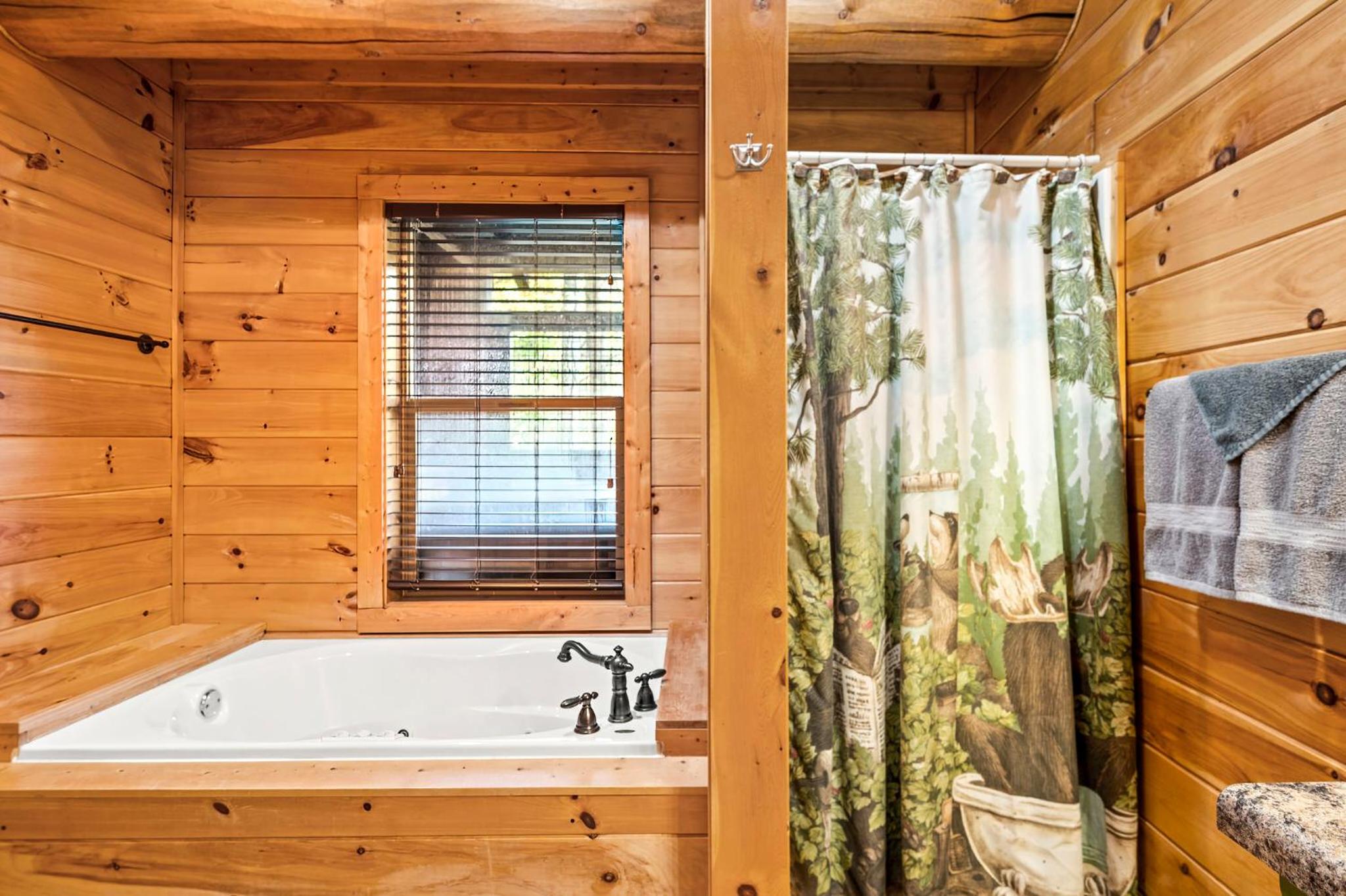 Relaxation Retreat - Pickleball Cabin - Wi-Fi, Fire Pit with Bar, EV, Game Room, Hot Tub, Pool Access - Mins to PF view 2