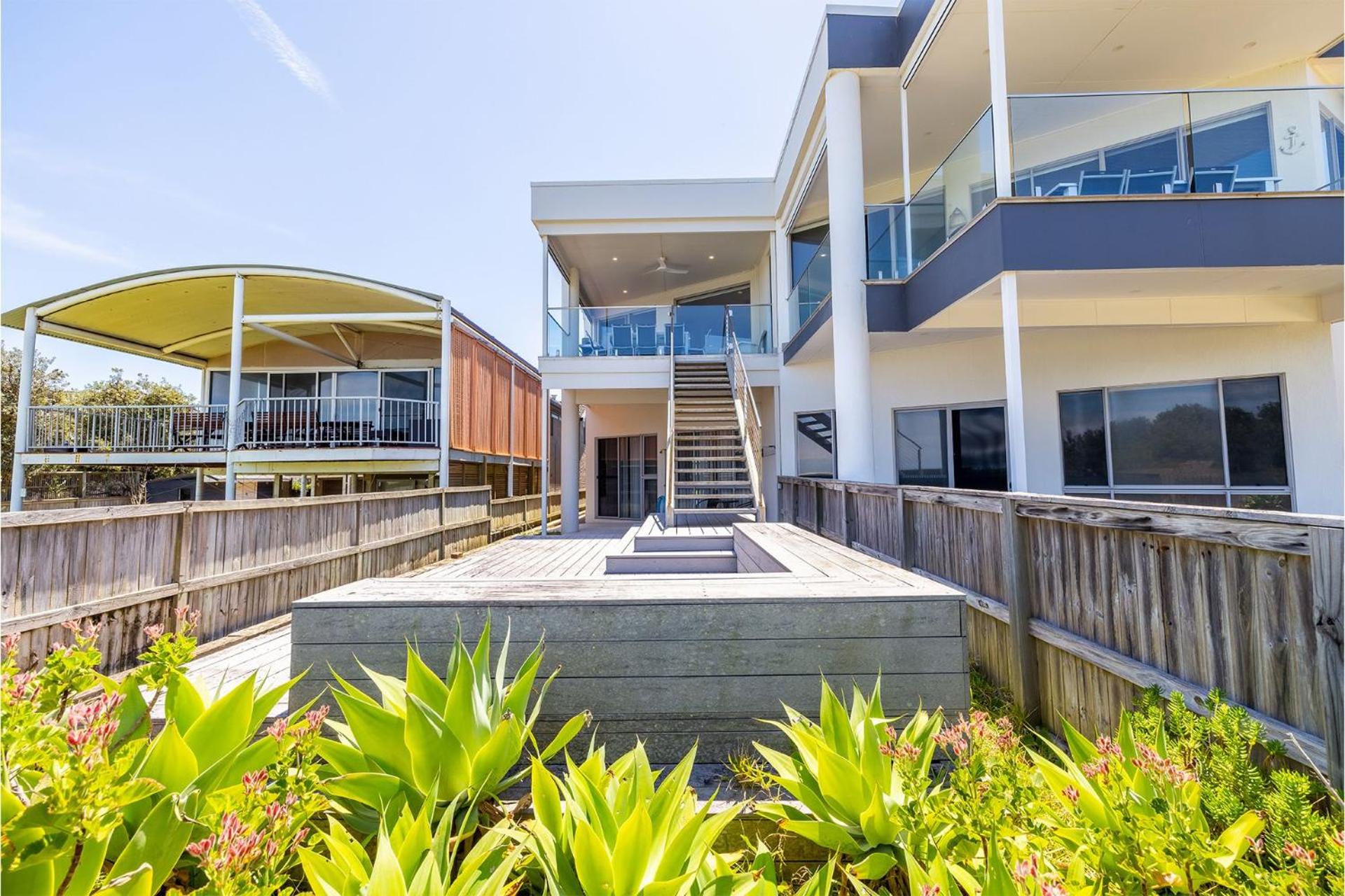 Birubi First Wave, 45a Ocean Ave - pet friendly, waterfront, waterviews, air con, Wi-Fi