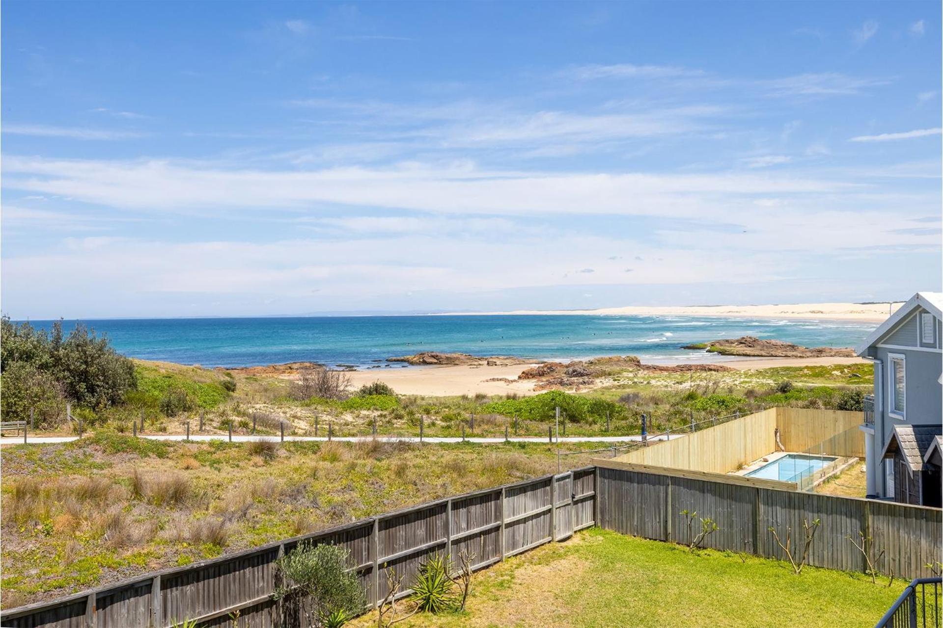Birubi First Wave, 45a Ocean Ave - pet friendly, waterfront, waterviews, air con, Wi-Fi