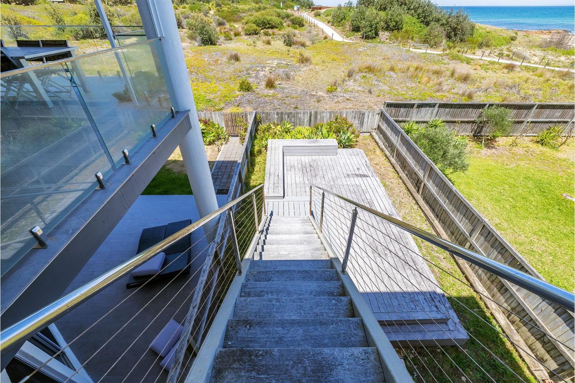Birubi First Wave, 45a Ocean Ave - pet friendly, waterfront, waterviews, air con, Wi-Fi