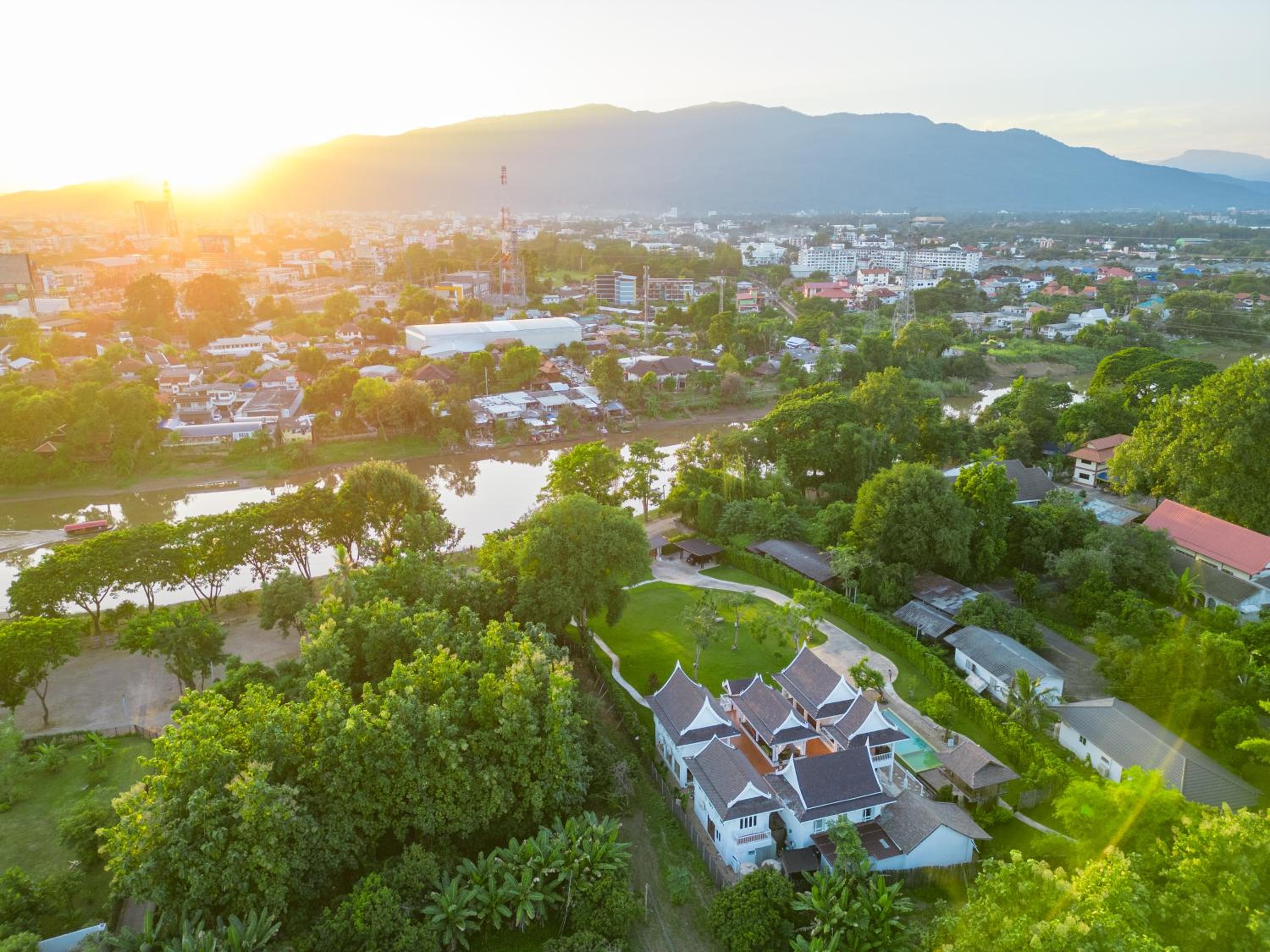Phi Private Villa: Luxury Thai with Riverview view 5