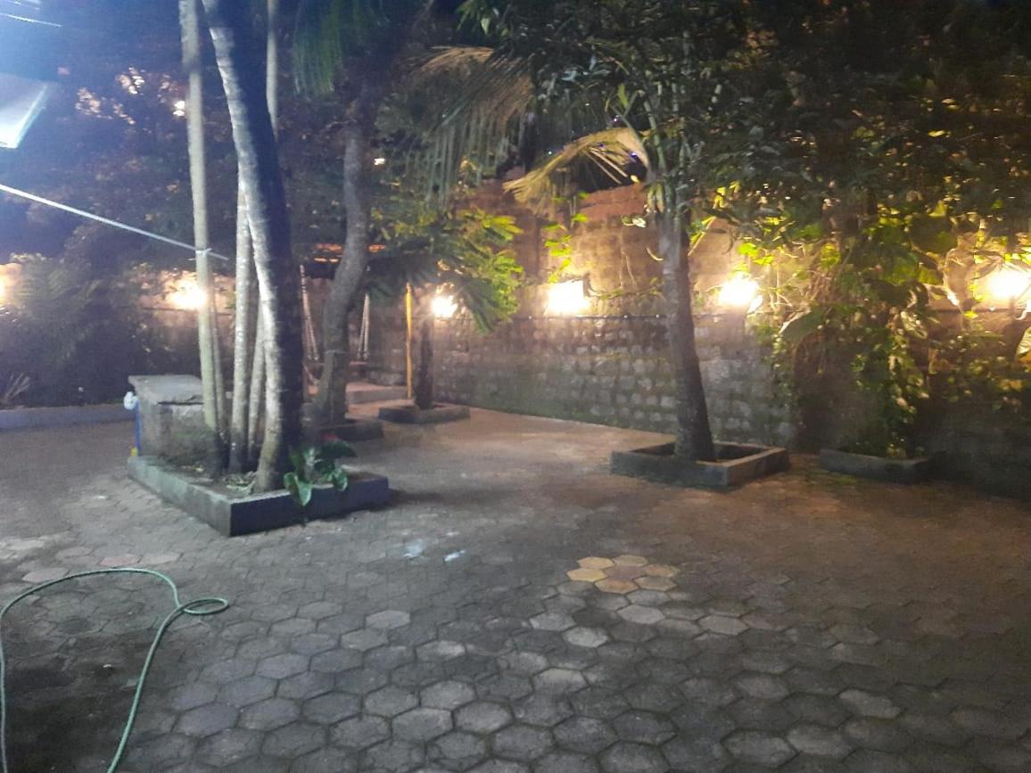 Ferns Villa, 2BHK fully furnished independent house with AC, garden, on premise parking, for large groups, kulshekar, mangalore view 4