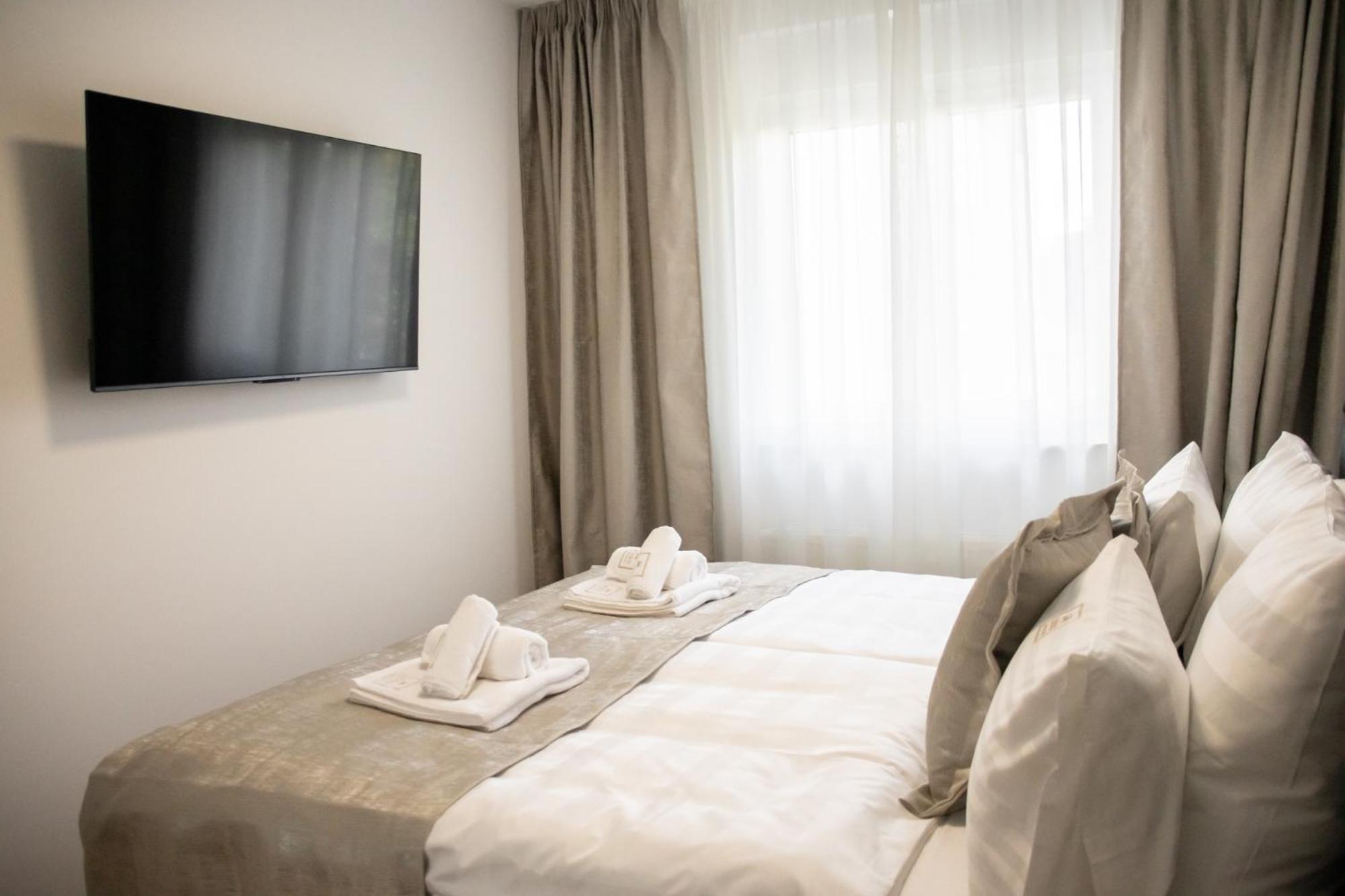 Hugo apartments