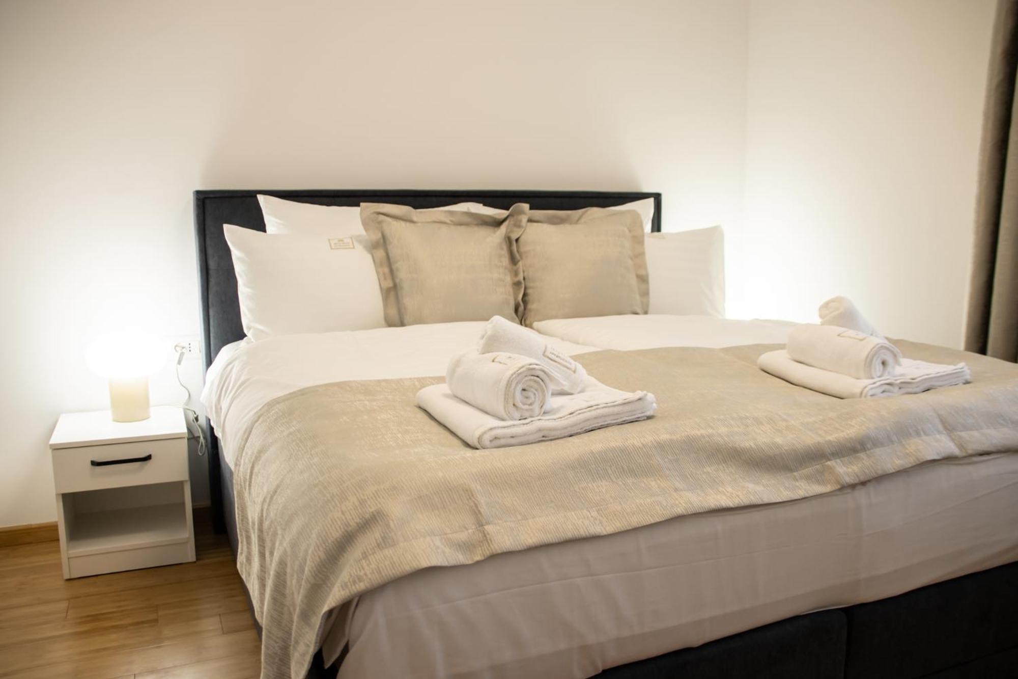 Hugo apartments