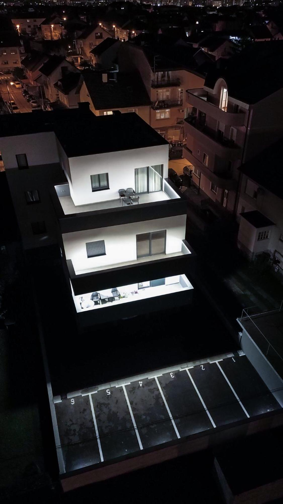 Hugo apartments