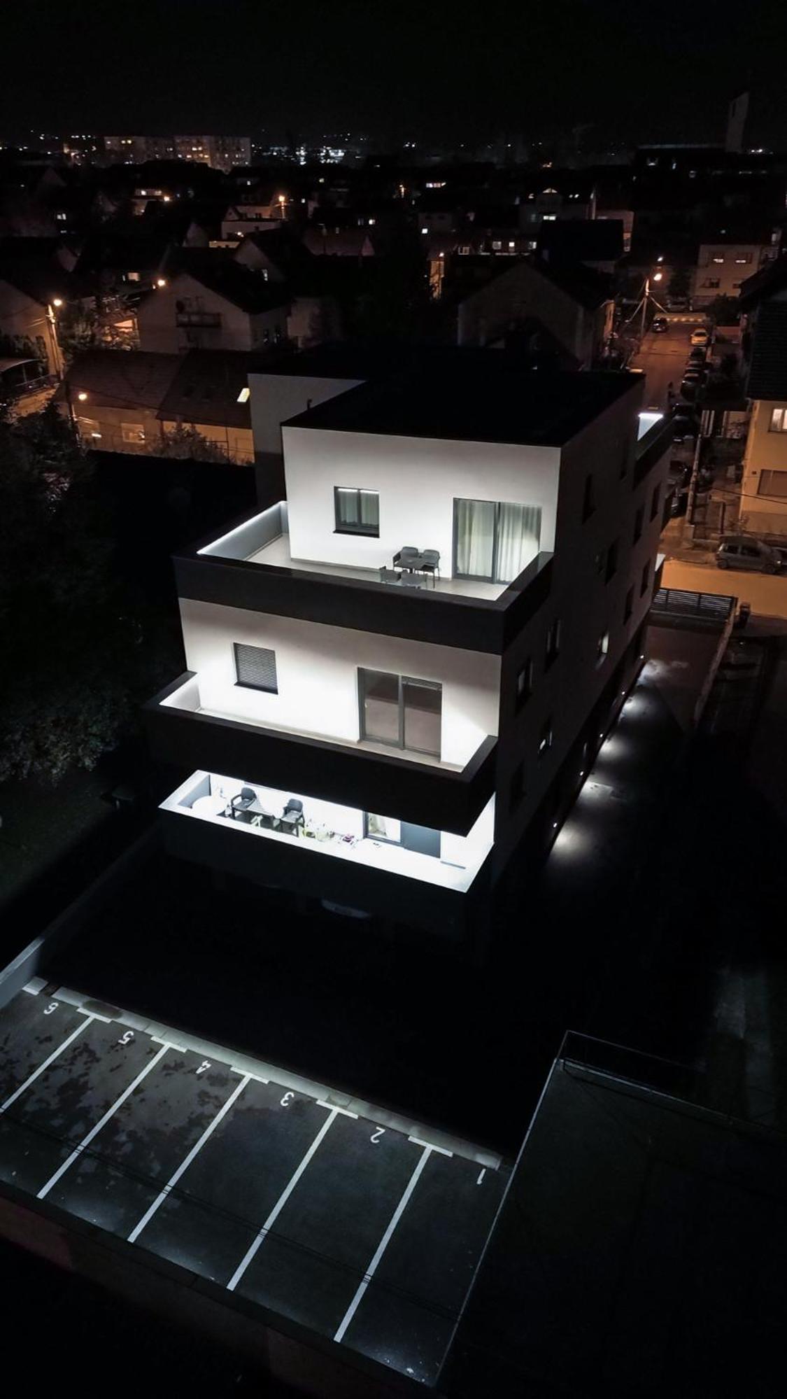 Hugo apartments