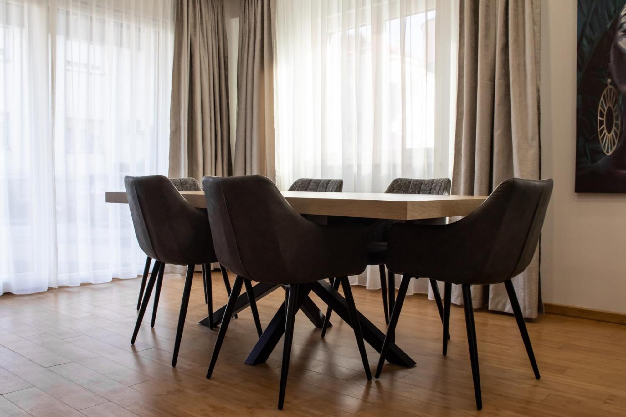 Hugo apartments