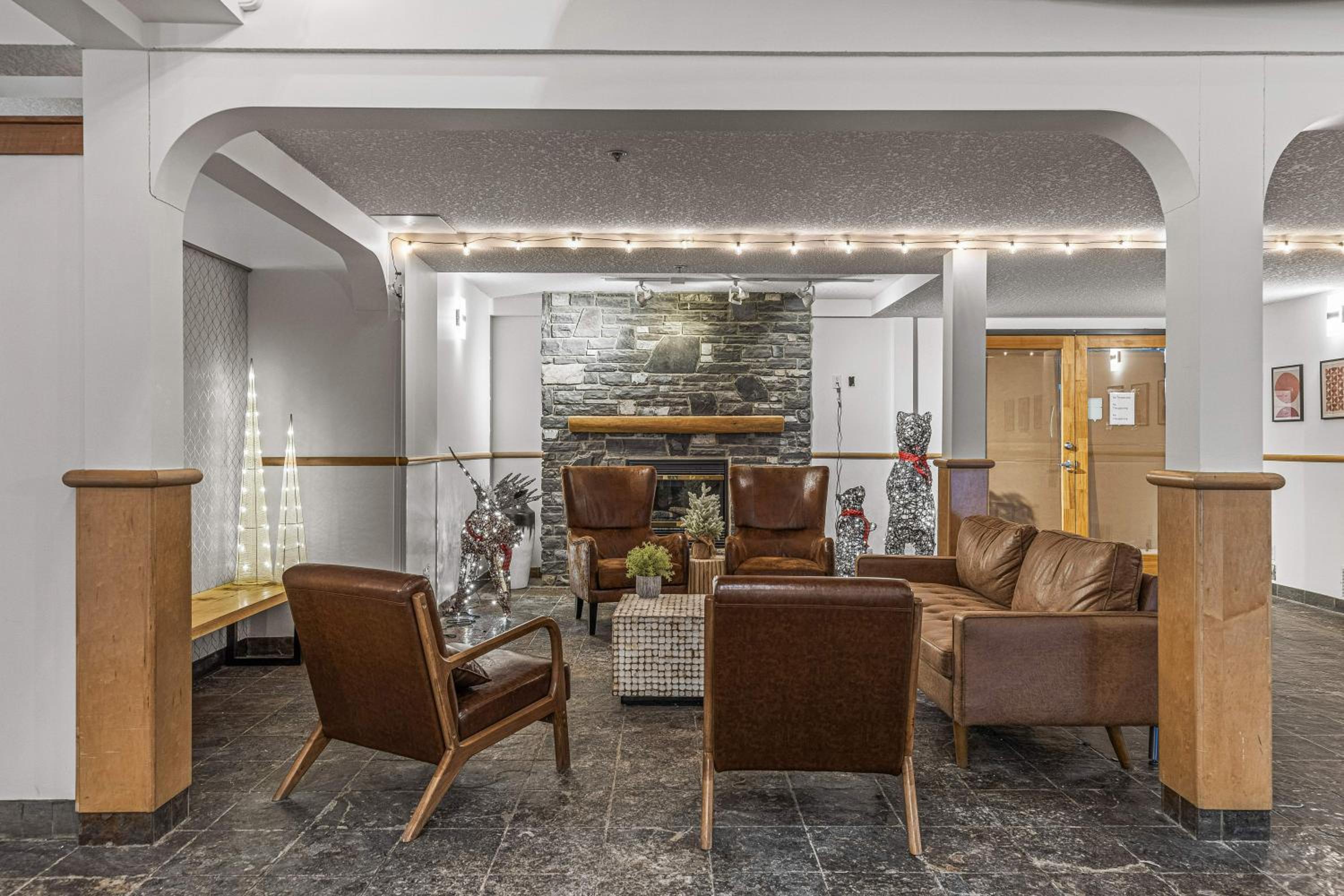 W116 NEW! Central Canmore- Whimsical Mountain Retreat