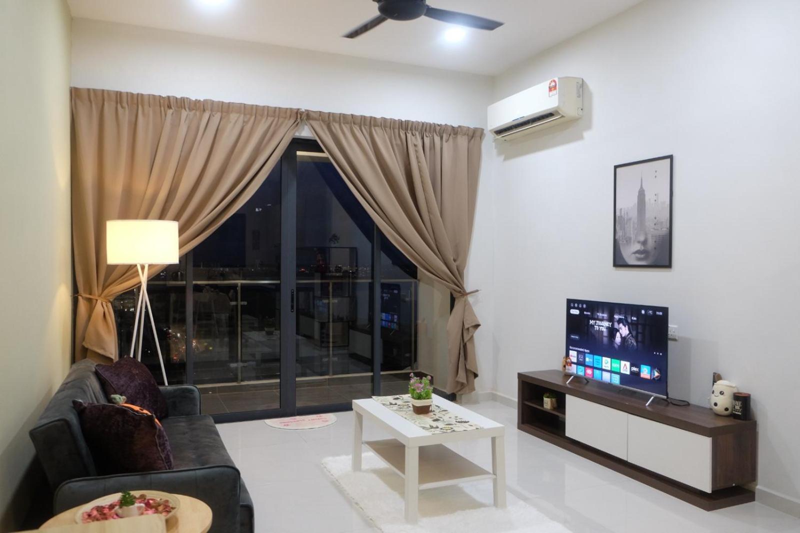Sea View Country Garden Danga bay 3BR By Natol