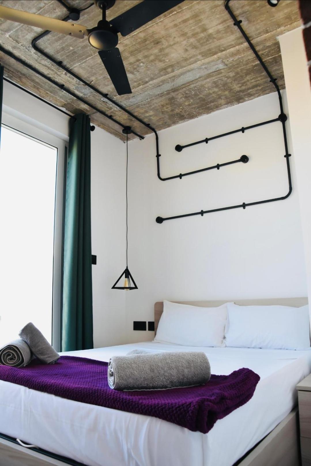 Chic Penthouse industrial-style