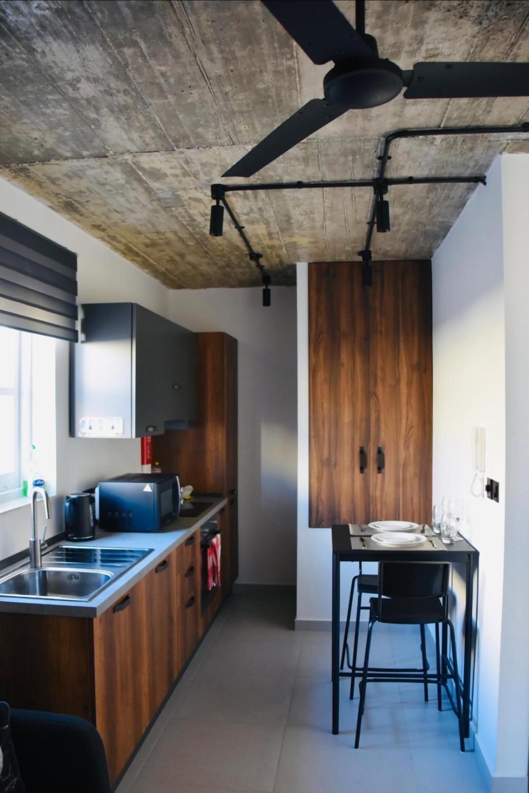 Chic Penthouse industrial-style