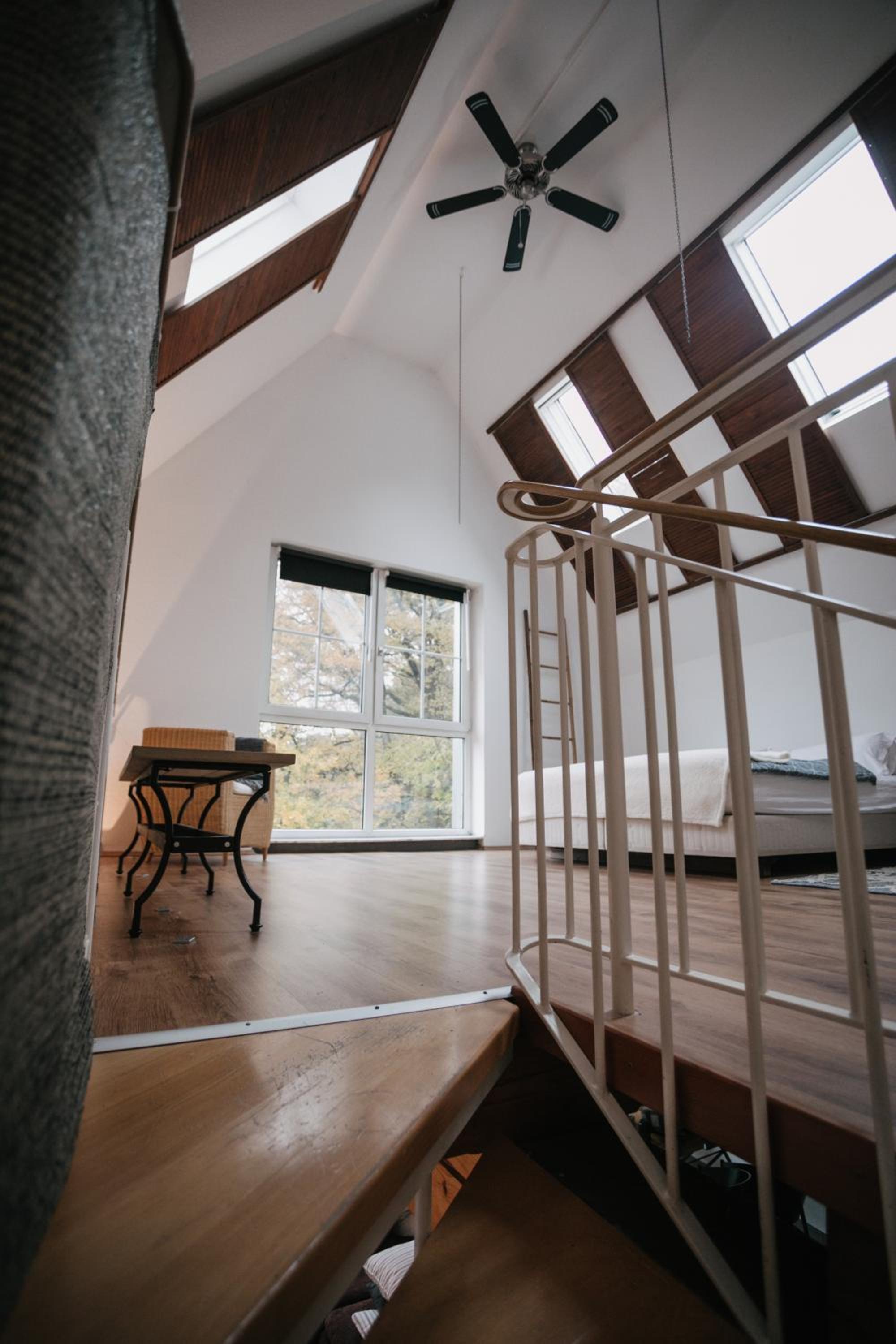 Eigenes Maisonettehaus in idyllischer Lage mit Balkon, Nahe Messe, 24h Self-Check In, Gratis parken view 5