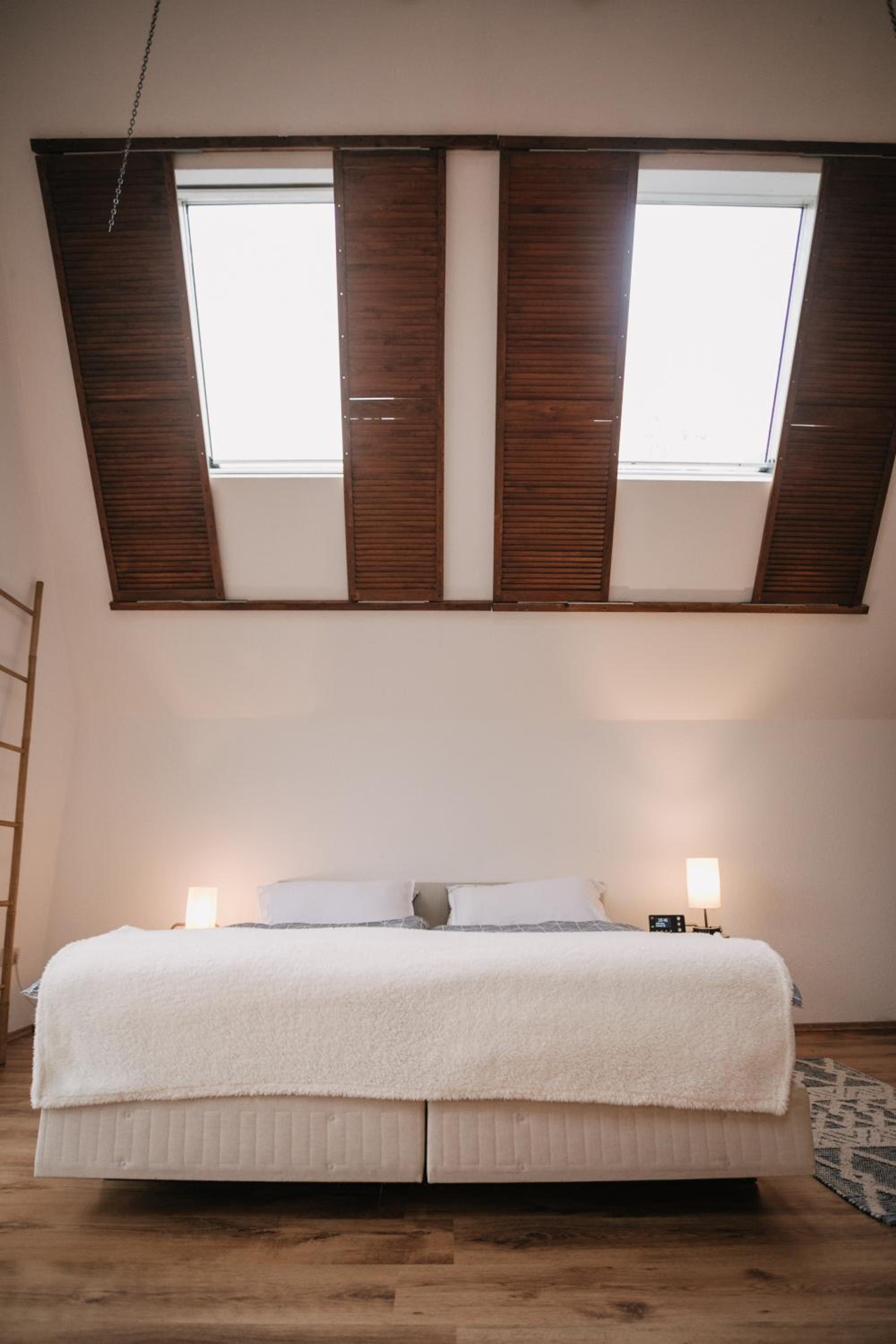 Eigenes Maisonettehaus in idyllischer Lage mit Balkon, Nahe Messe, 24h Self-Check In, Gratis parken view 2