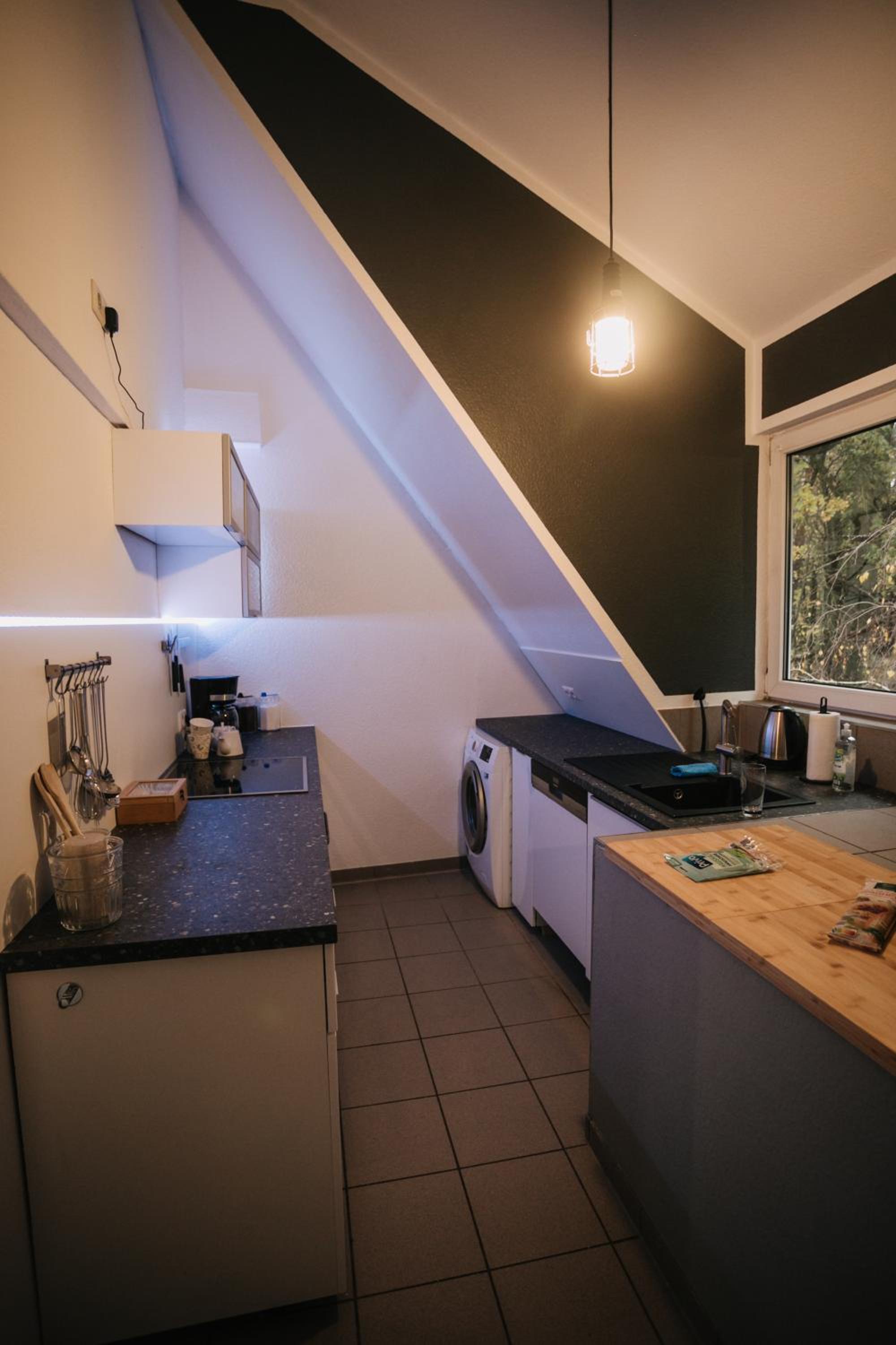 Eigenes Maisonettehaus in idyllischer Lage mit Balkon, Nahe Messe, 24h Self-Check In, Gratis parken view 4