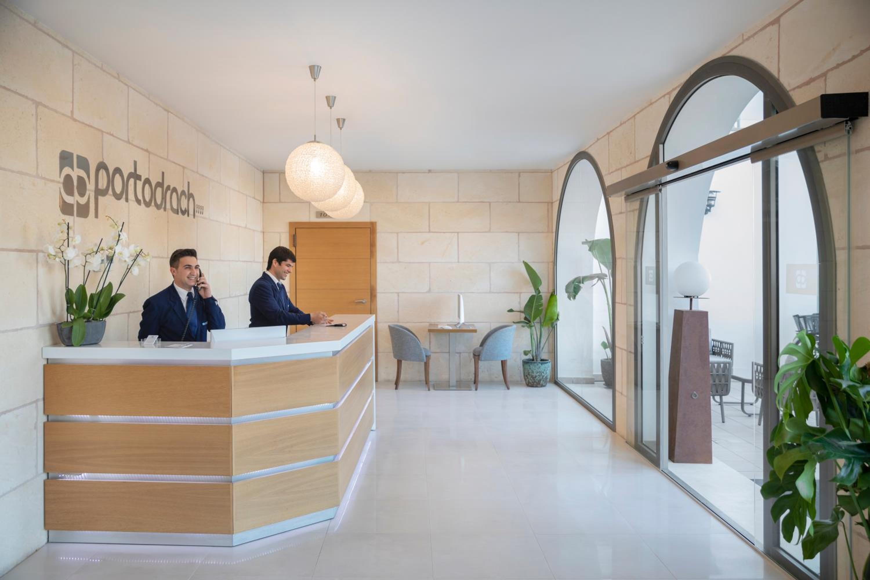 Porto Drach Aparthotel & Suites