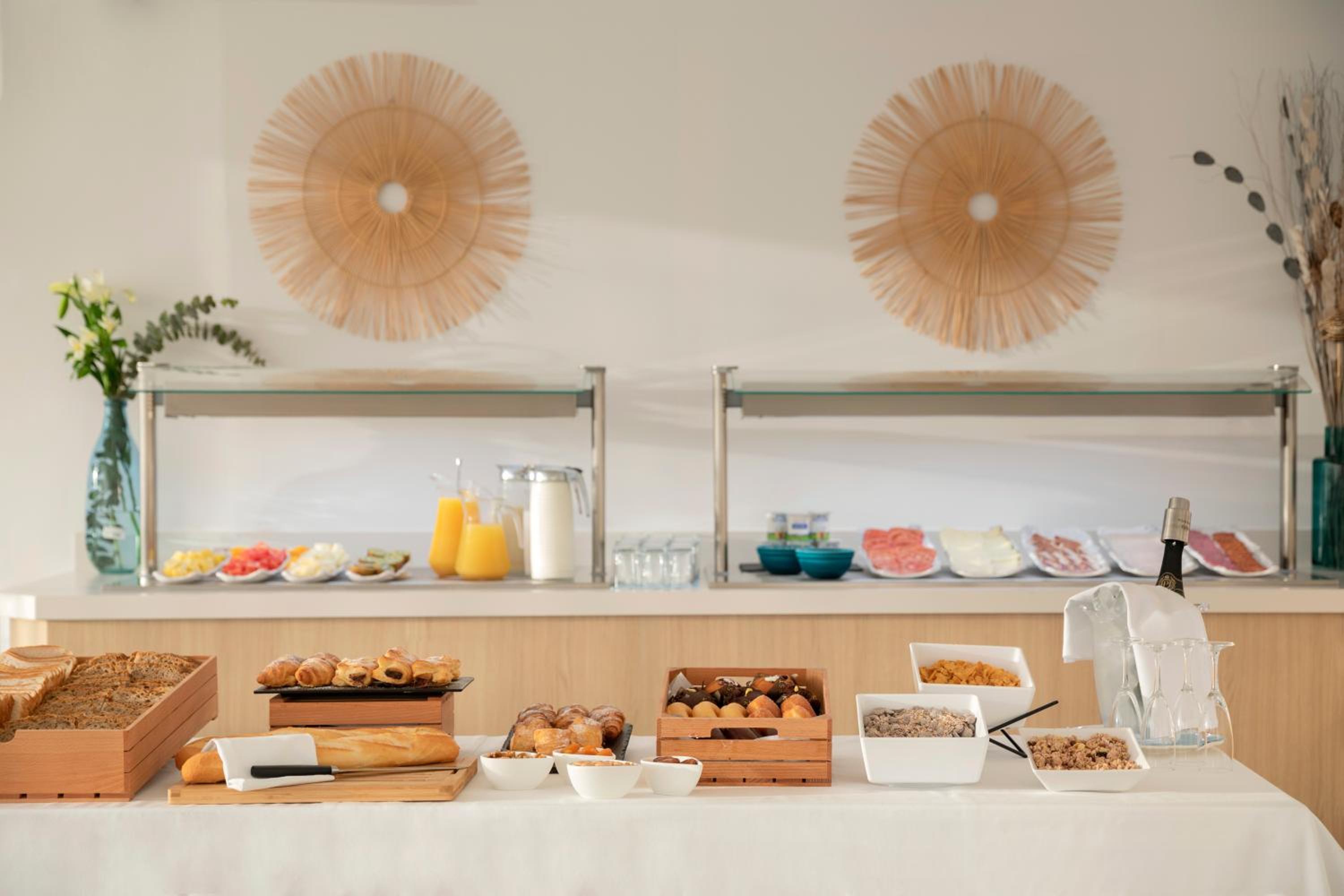 Porto Drach Aparthotel & Suites