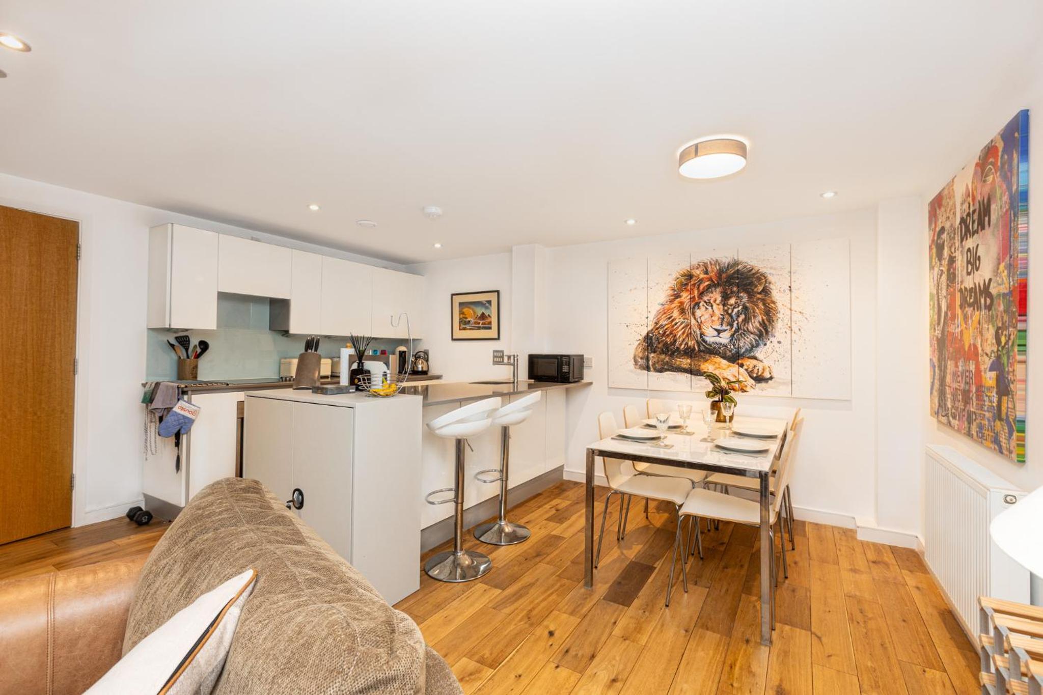Immaculate 2BR Flat, Greenwich, 2 min Maze Hill St