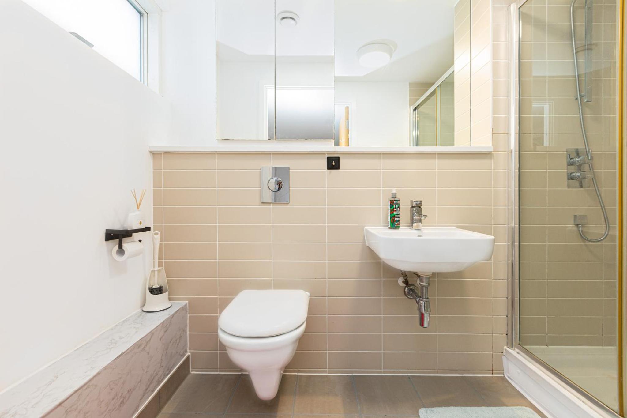 Immaculate 2BR Flat, Greenwich, 2 min Maze Hill St