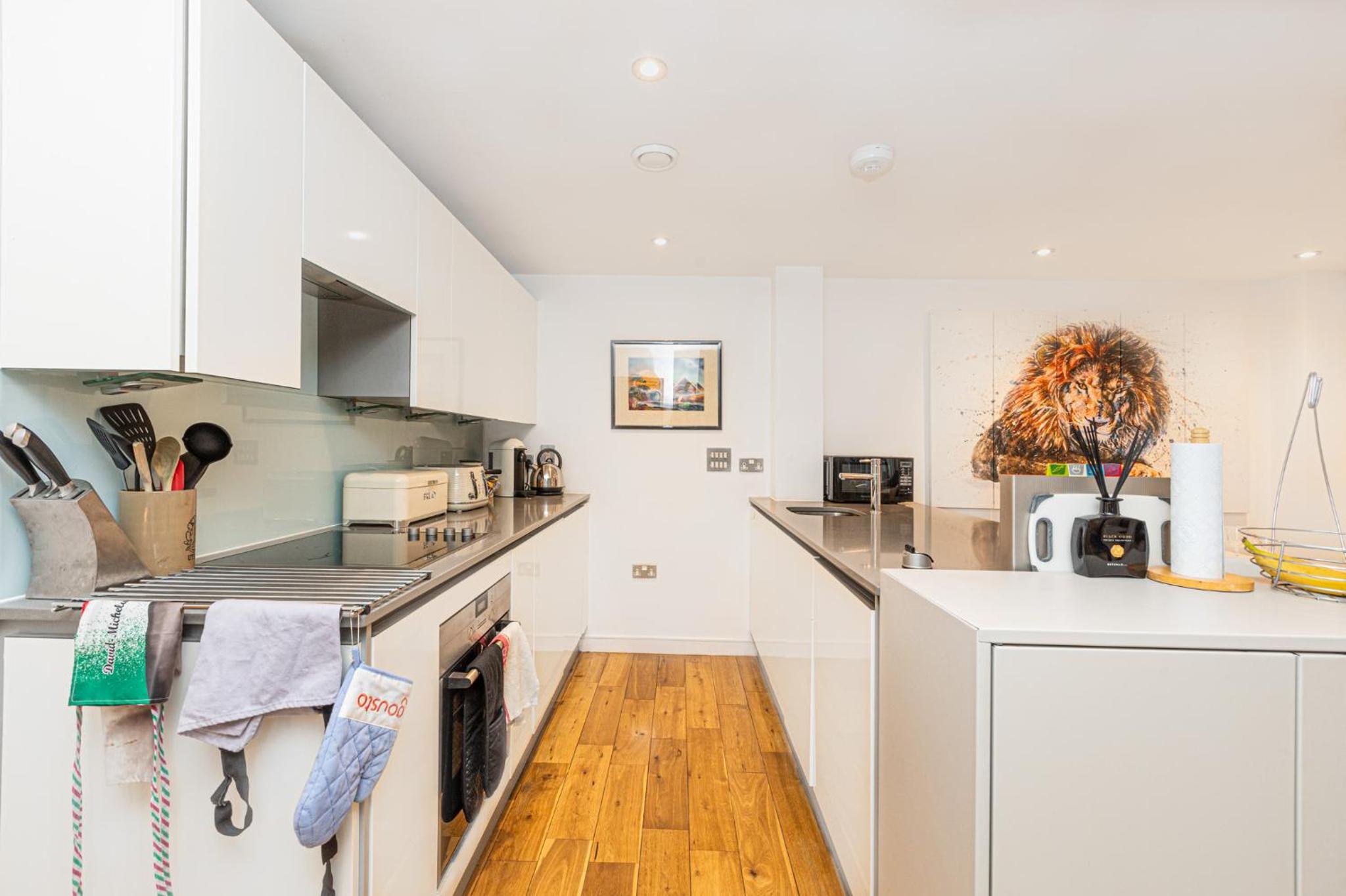 Immaculate 2BR Flat, Greenwich, 2 min Maze Hill St
