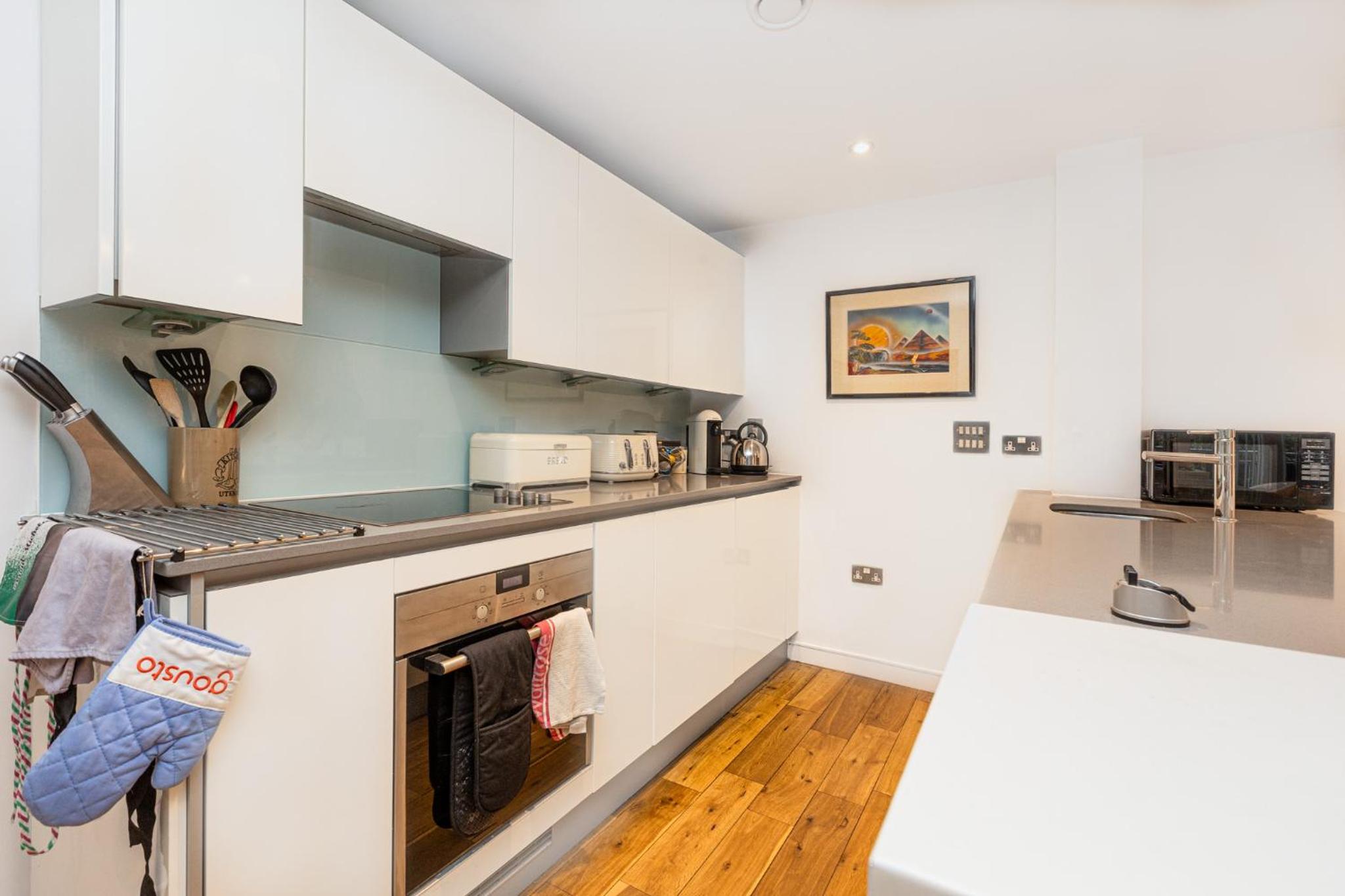 Immaculate 2BR Flat, Greenwich, 2 min Maze Hill St