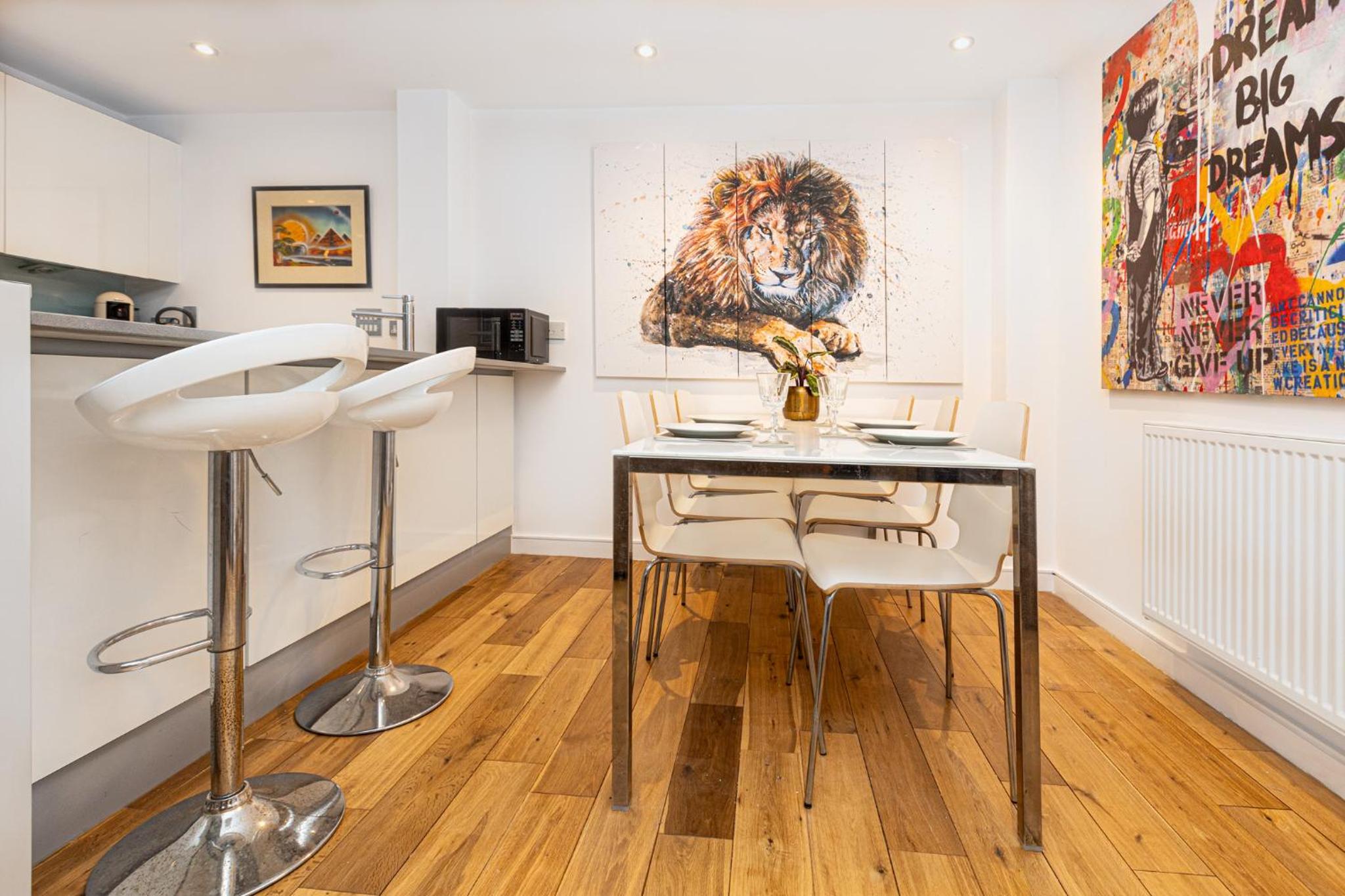 Immaculate 2BR Flat, Greenwich, 2 min Maze Hill St
