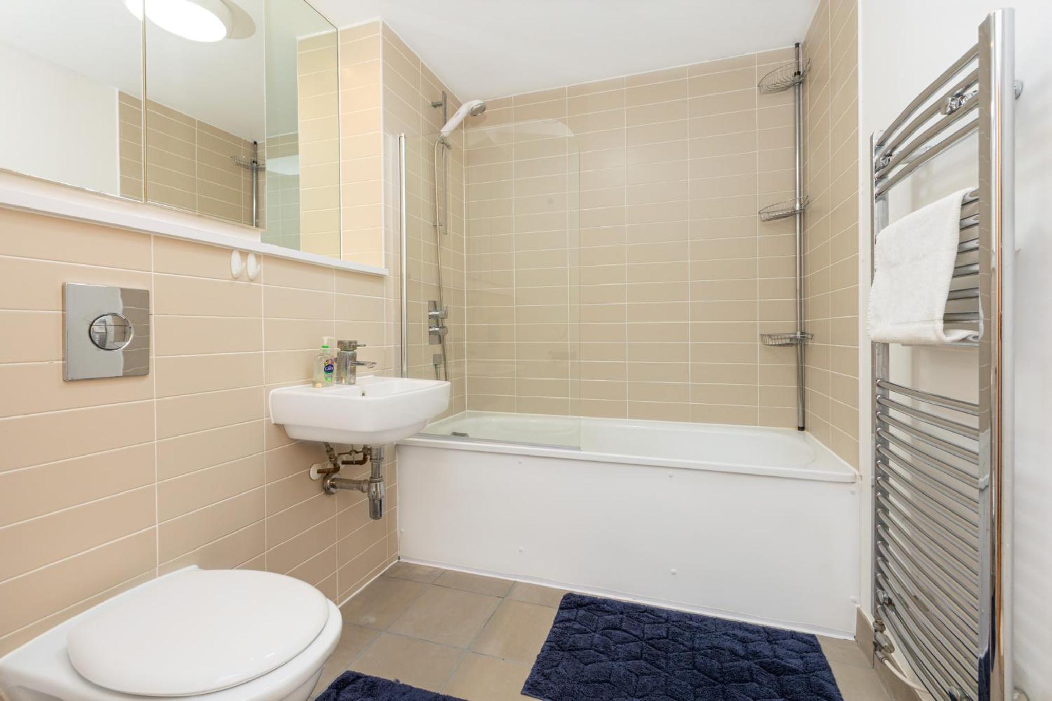 Immaculate 2BR Flat, Greenwich, 2 min Maze Hill St