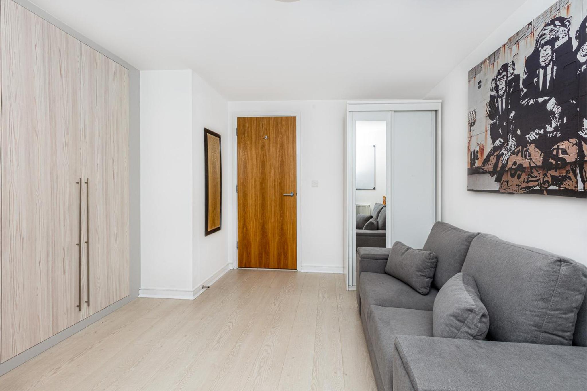 Immaculate 2BR Flat, Greenwich, 2 min Maze Hill St