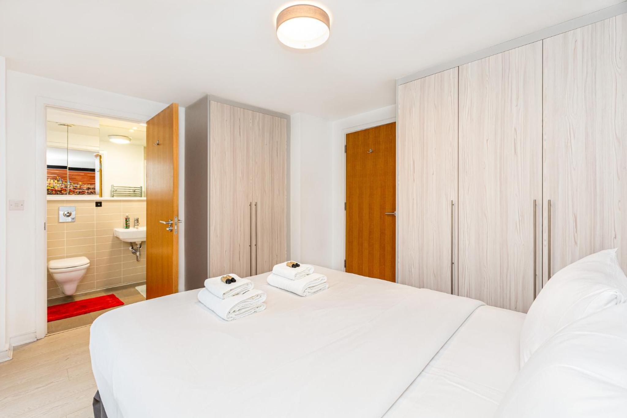Immaculate 2BR Flat, Greenwich, 2 min Maze Hill St