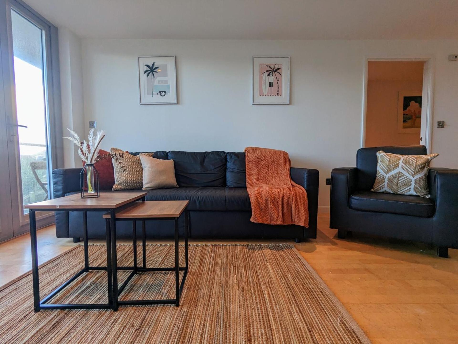 Apartment 100m from Fistral Beach- Underground Parking-Surf Shower & Locker- Sleeps 6