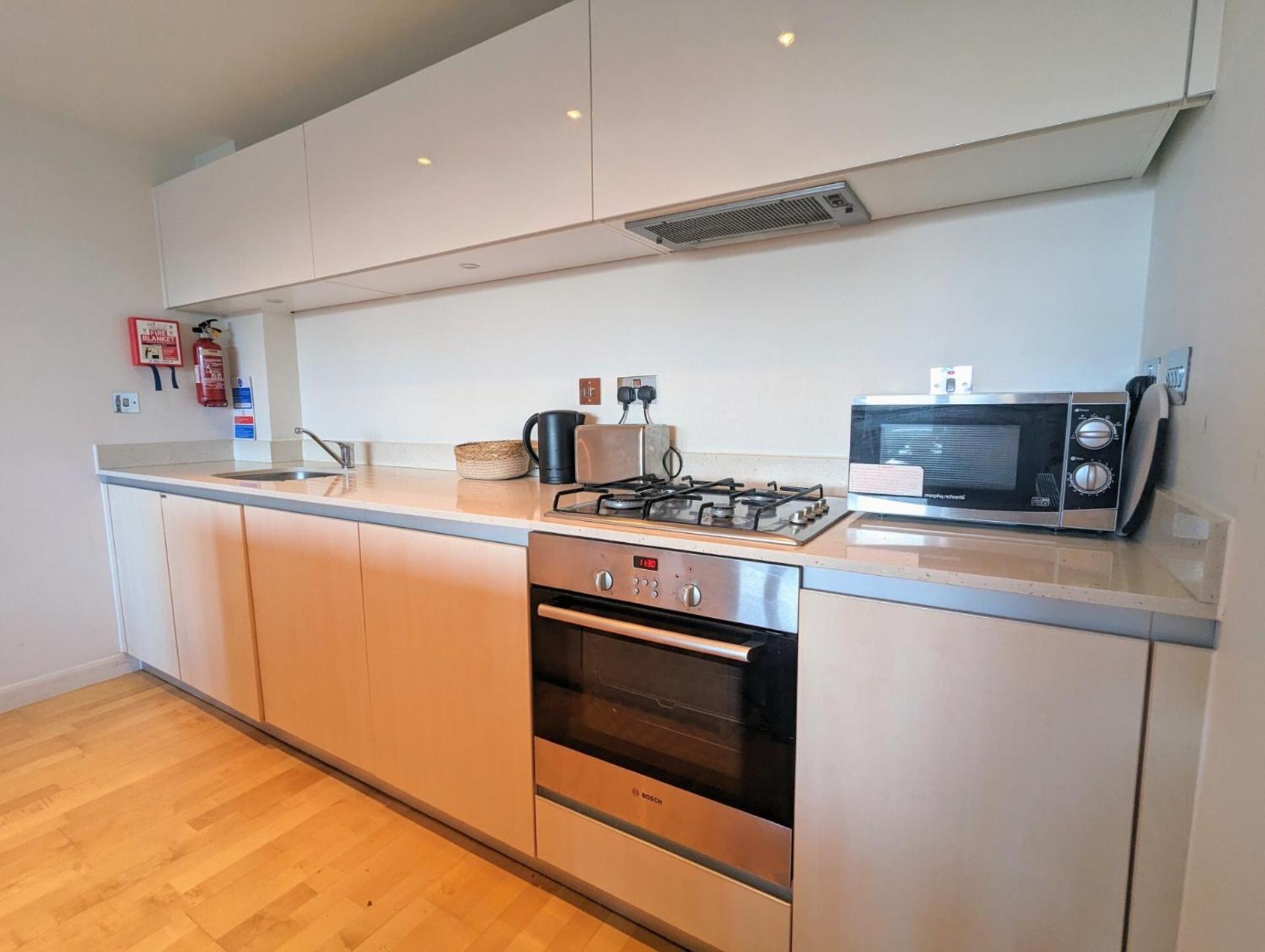 Apartment 100m from Fistral Beach- Underground Parking-Surf Shower & Locker- Sleeps 6