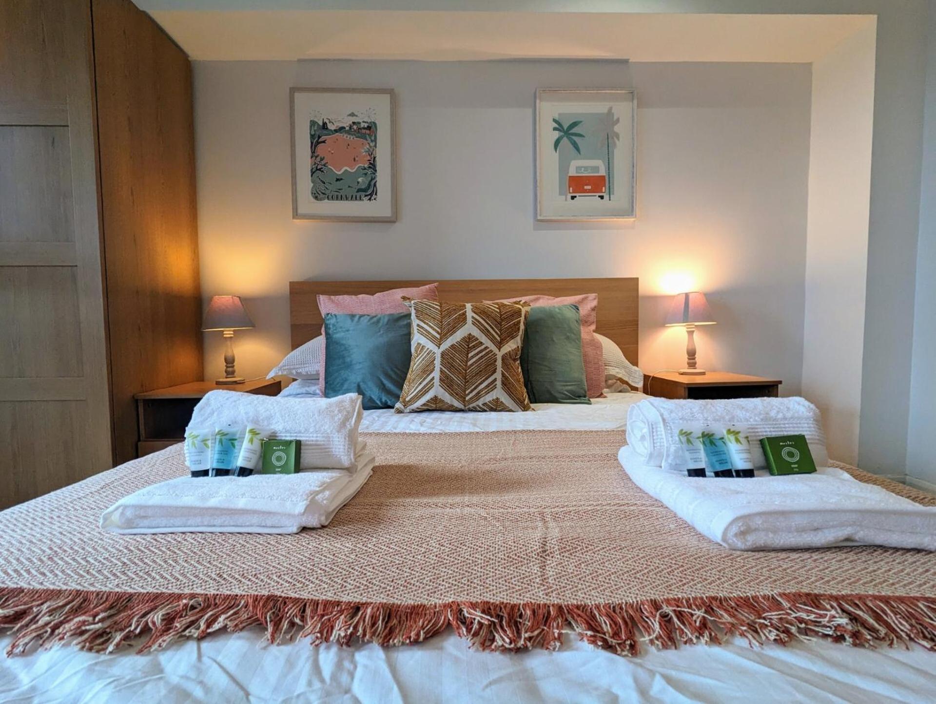 Apartment 100m from Fistral Beach- Underground Parking-Surf Shower & Locker- Sleeps 6
