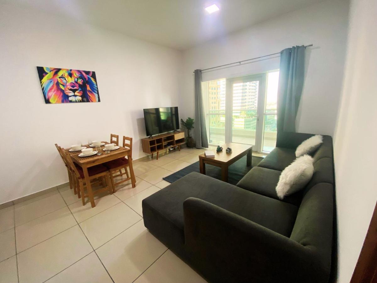 Lovely Dubai Marina Apt - Partial Sea view